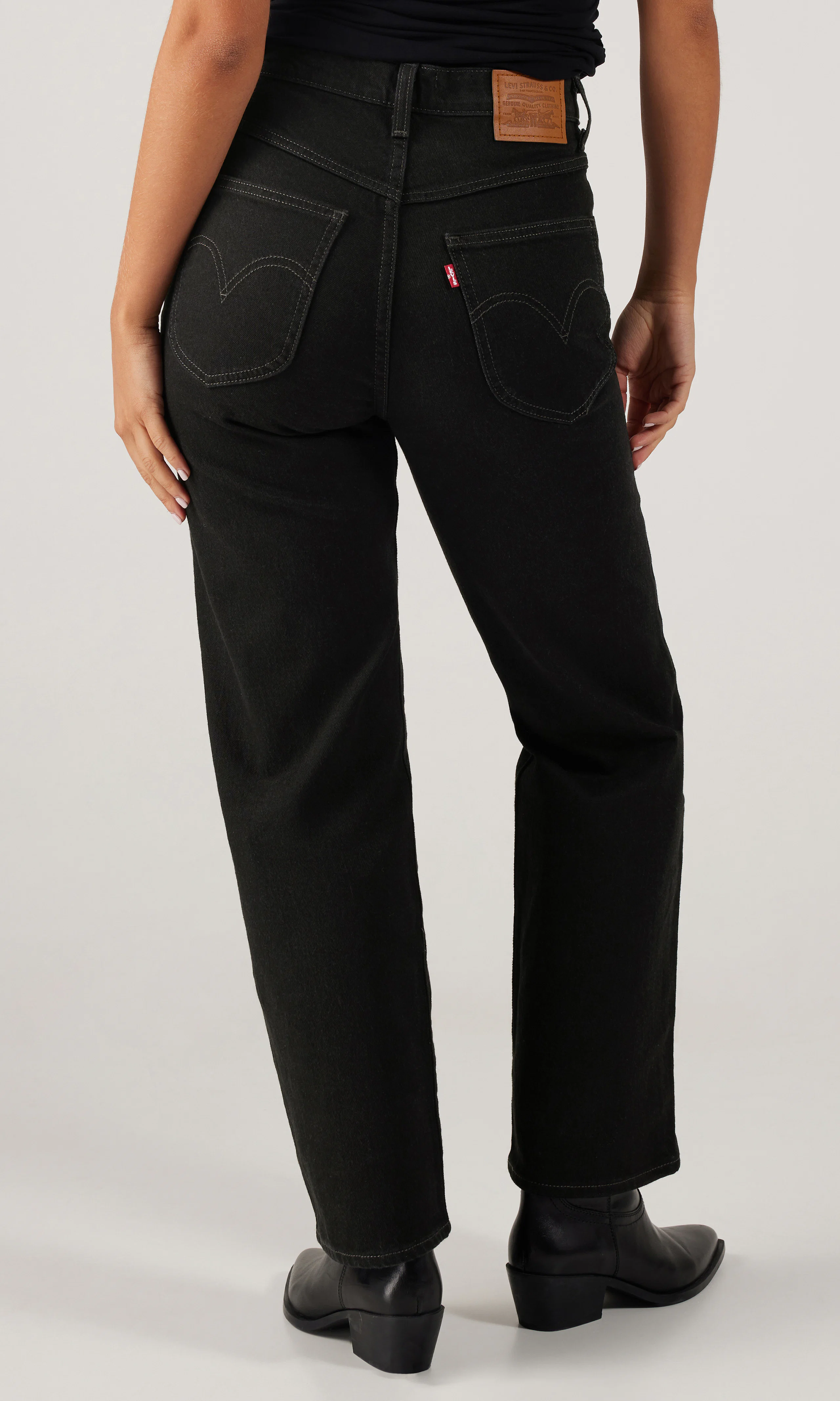 Ribcage Western Yoke Svarta Jeans. Back. Model.
