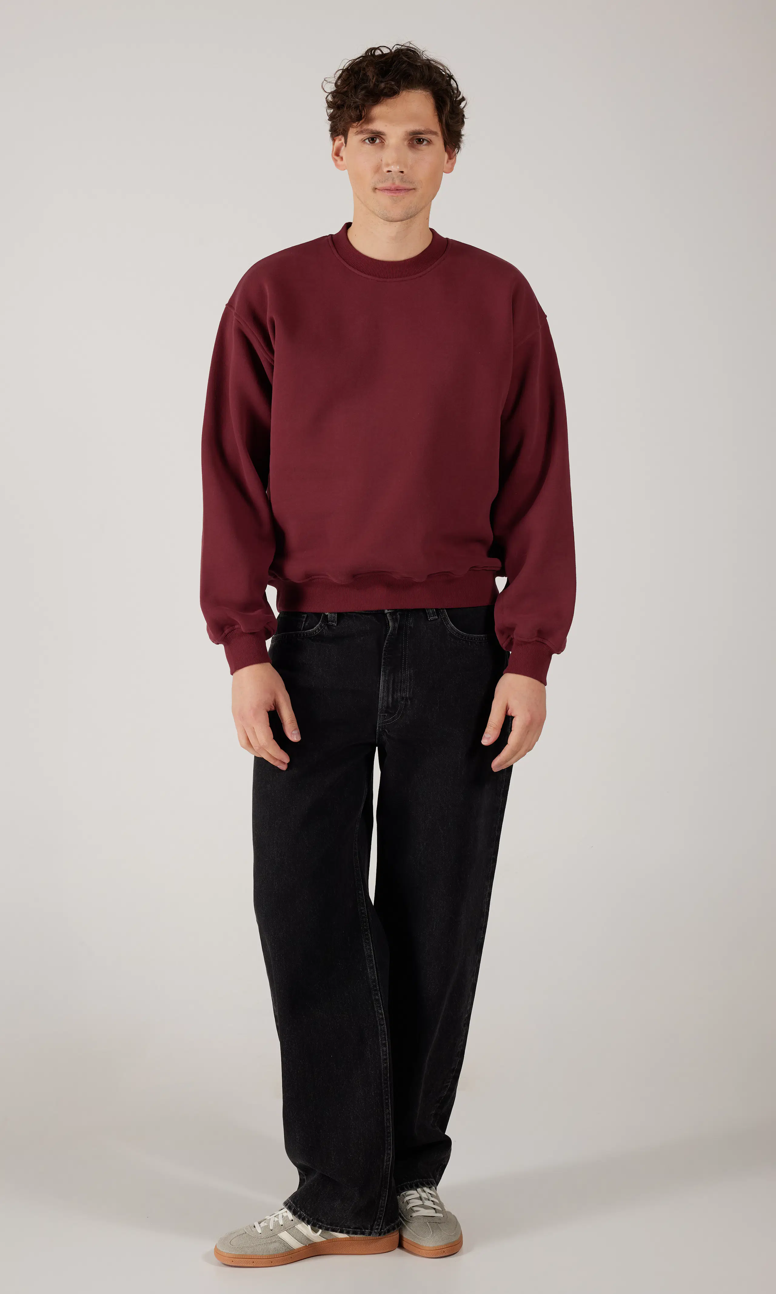 New Crew Genser. Front 1. Model.