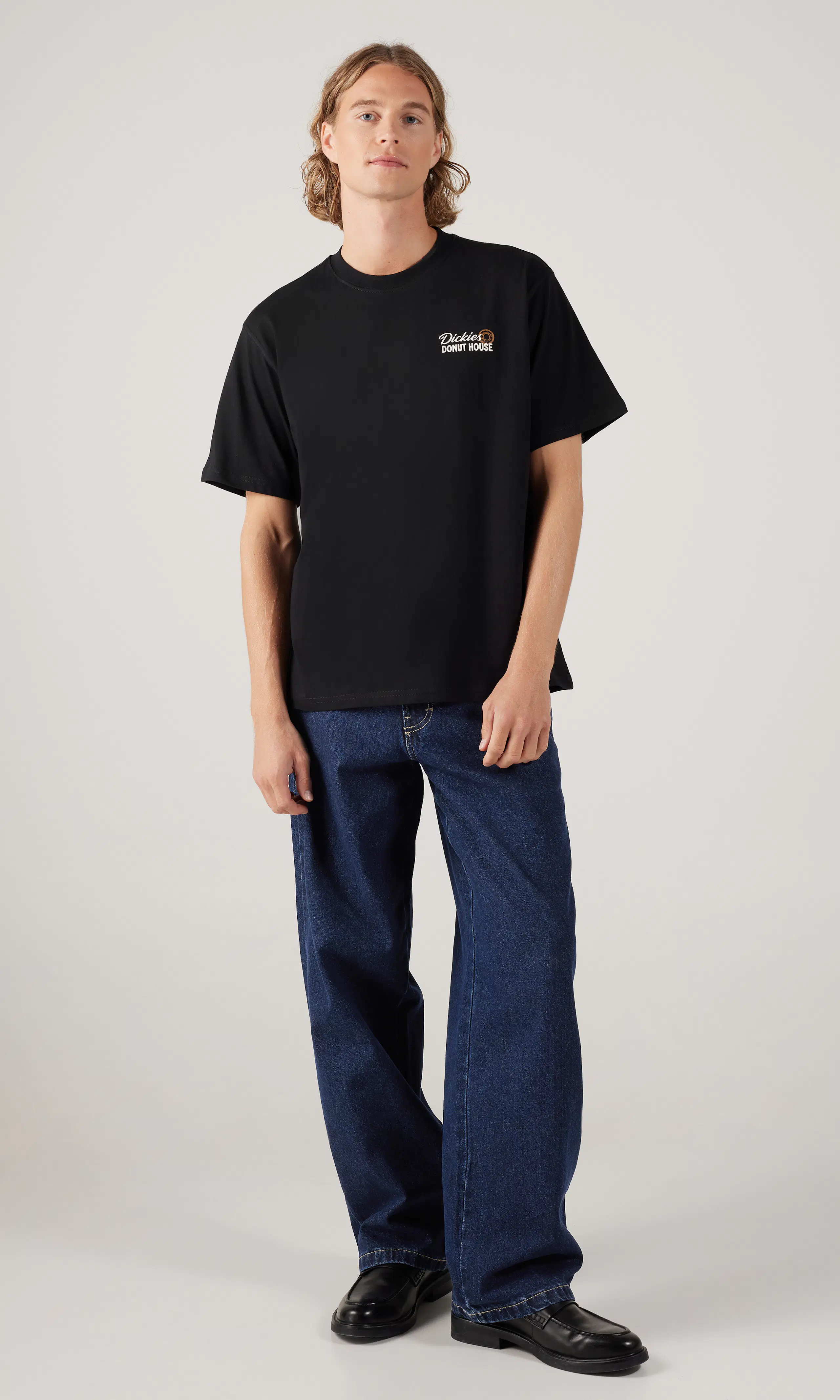 Hilham Denim Mörkblå Jeans. Front 1. Model.