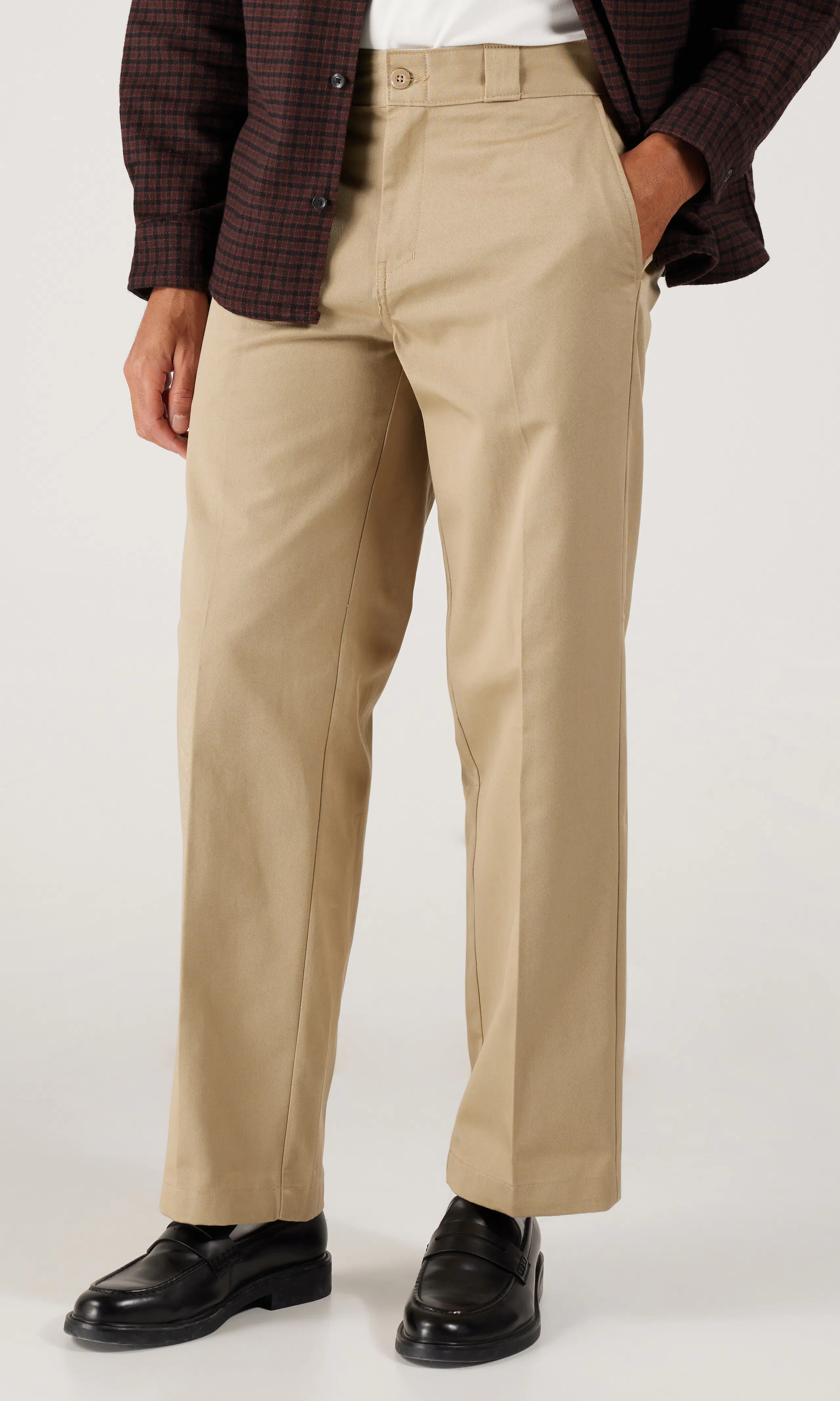 247 Loose Work Beige Byxa. Front. Model.