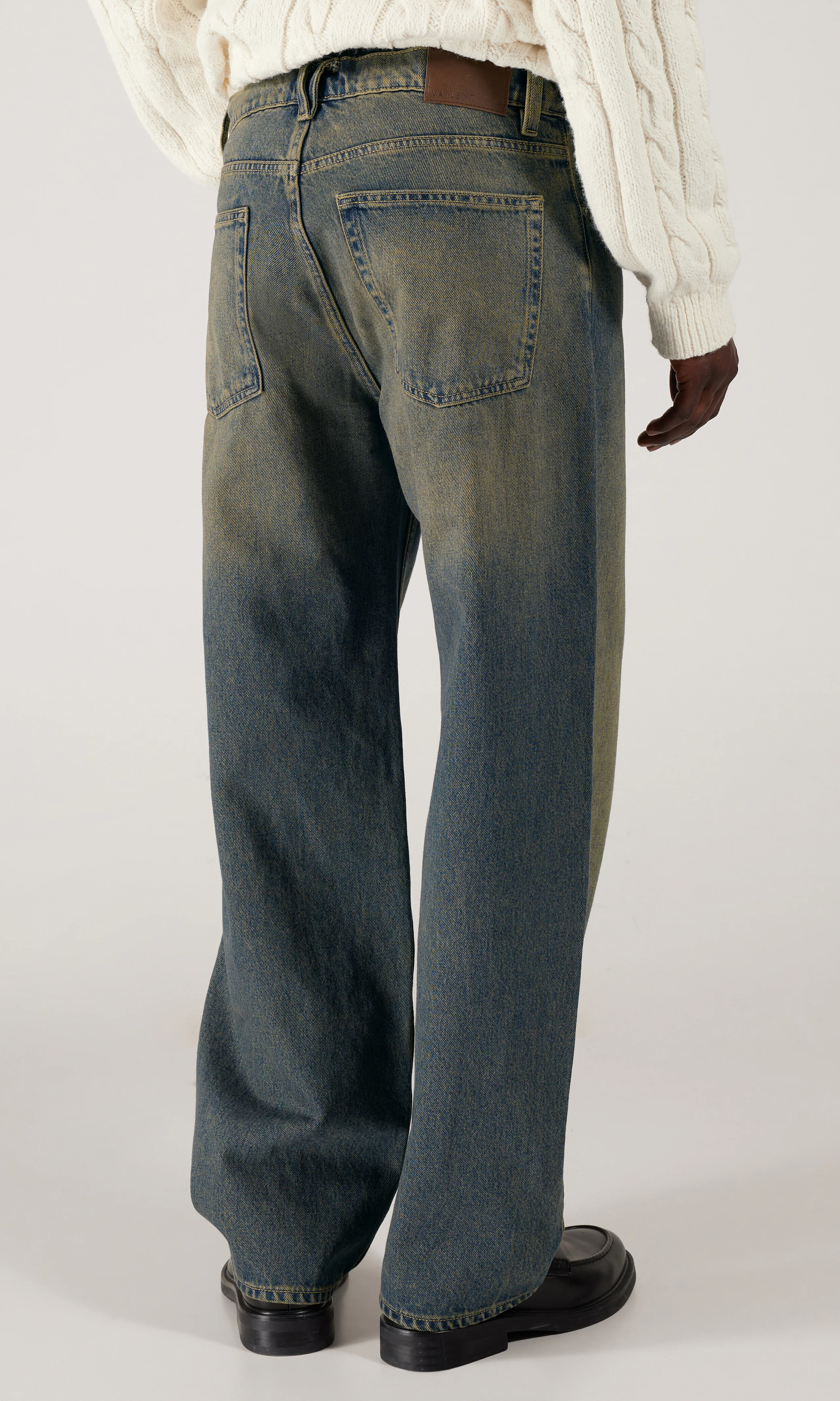 Baggy Farkut. Back. Model.