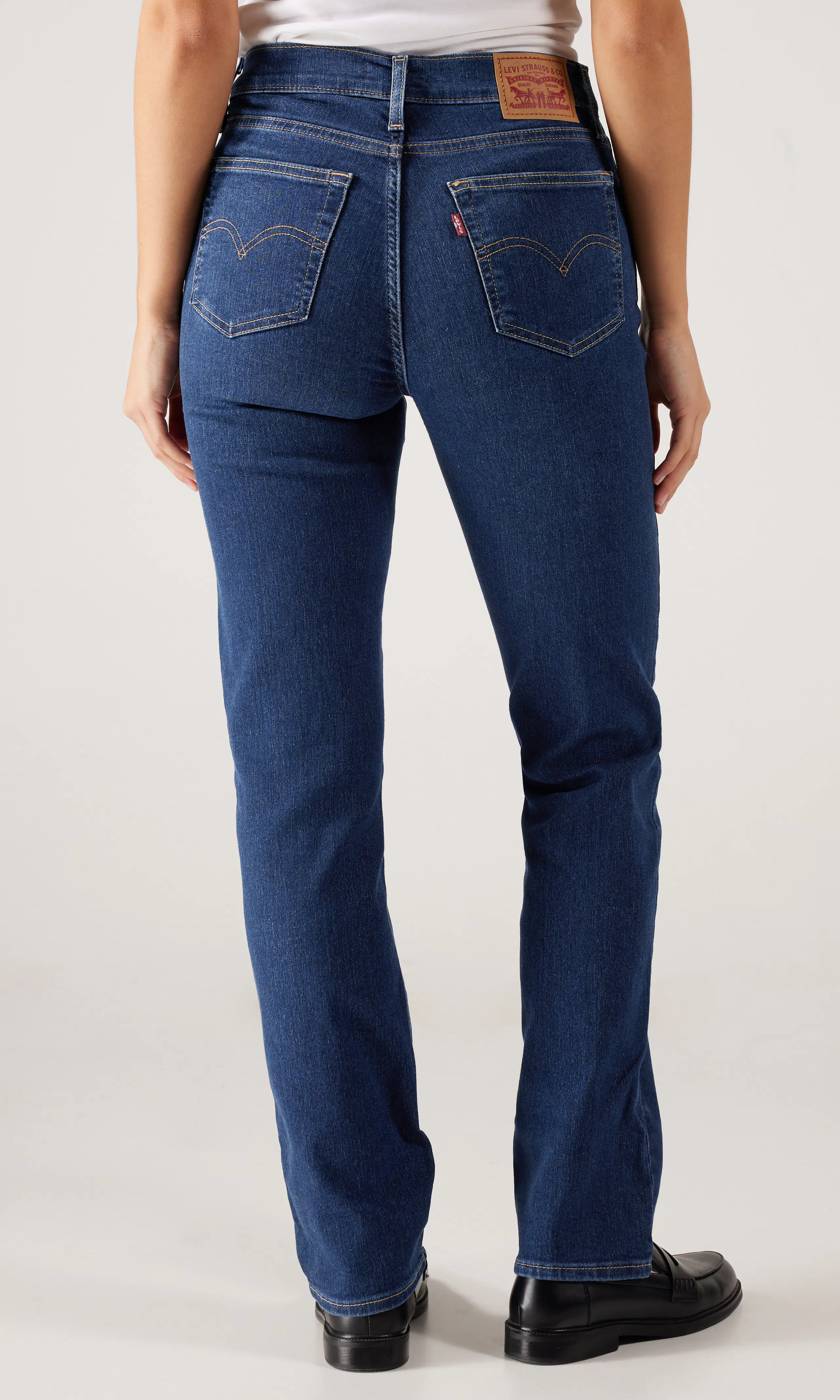 724™ High Rise Straight Medium Blå Jeans. Back. Model.