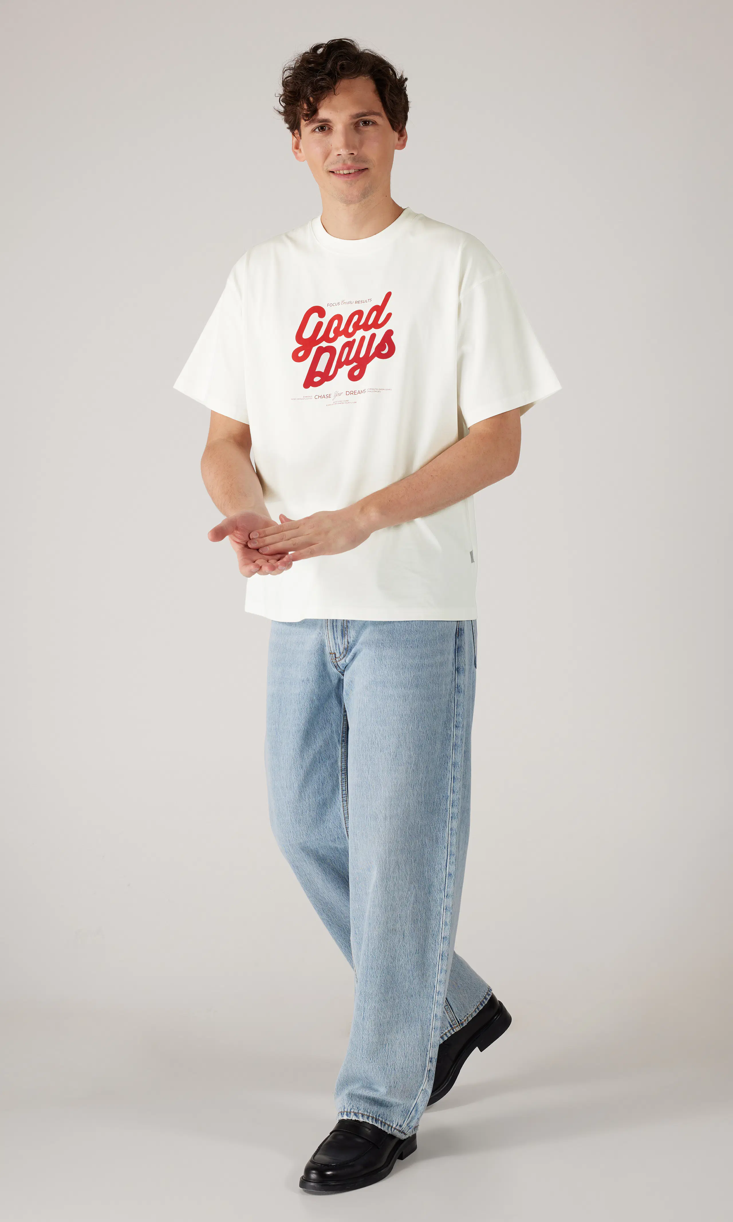Good Days T-Paita. Front 1. Model.