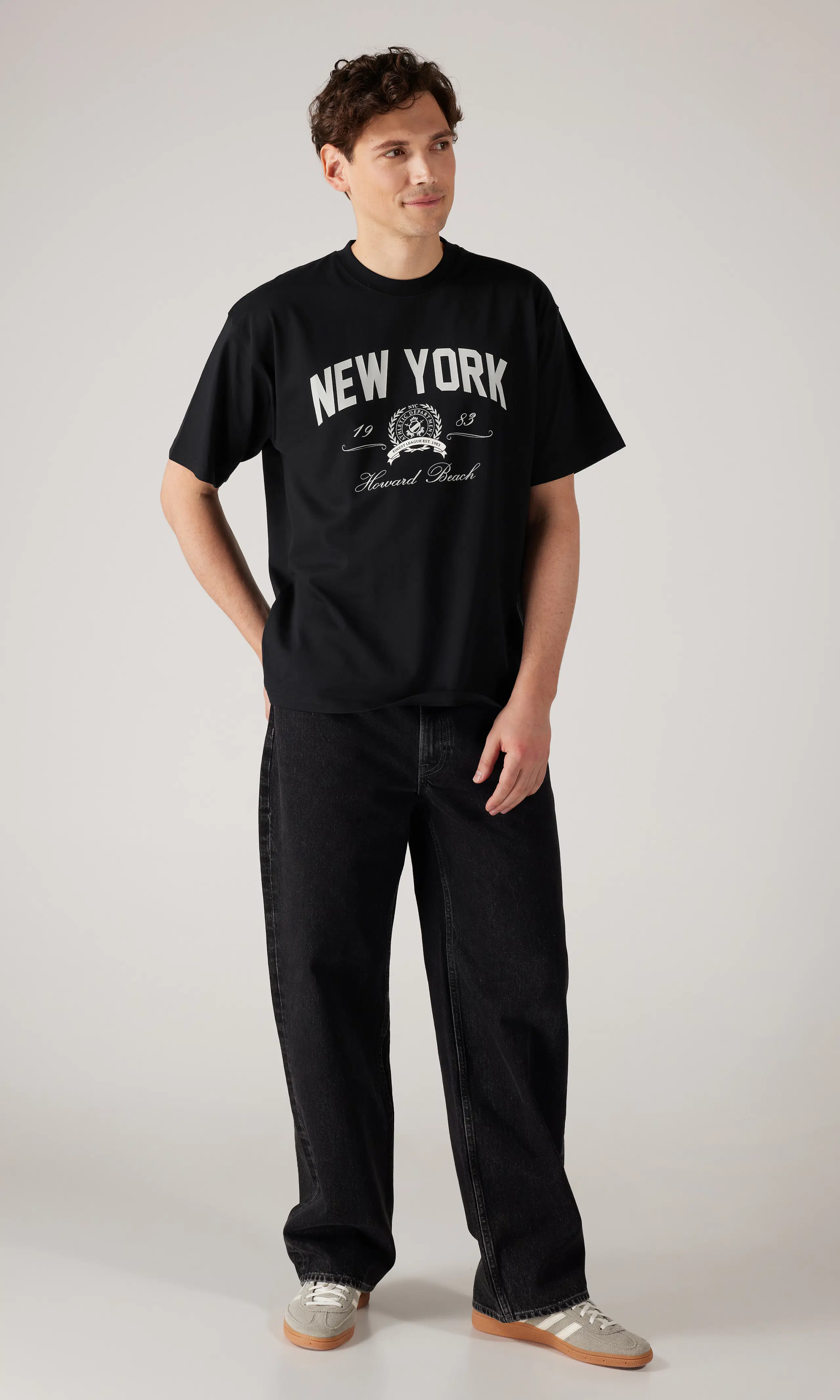 New York T-Paita. Front 1. Model.