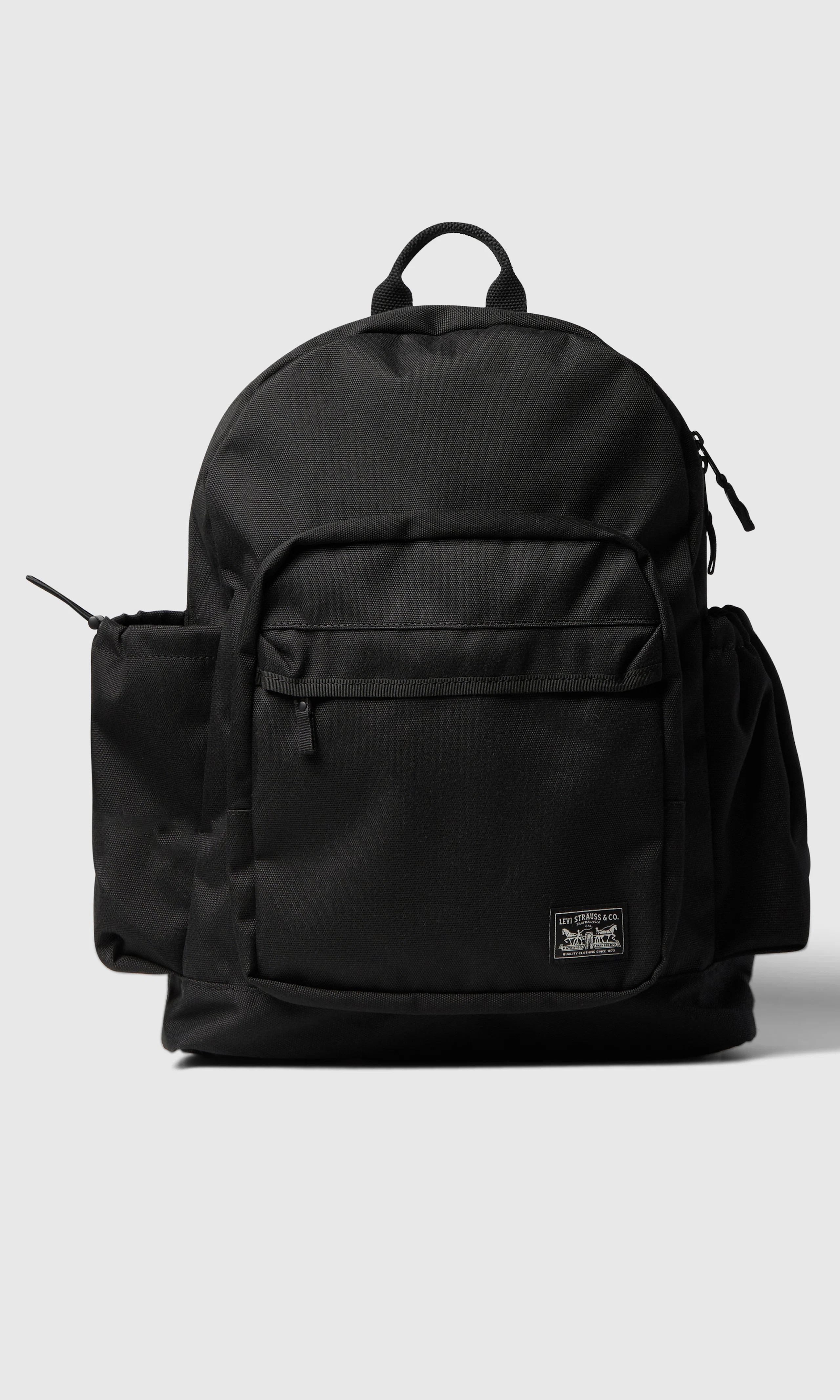 Mission Bay Pack Musta Reppu. Front. Flat.