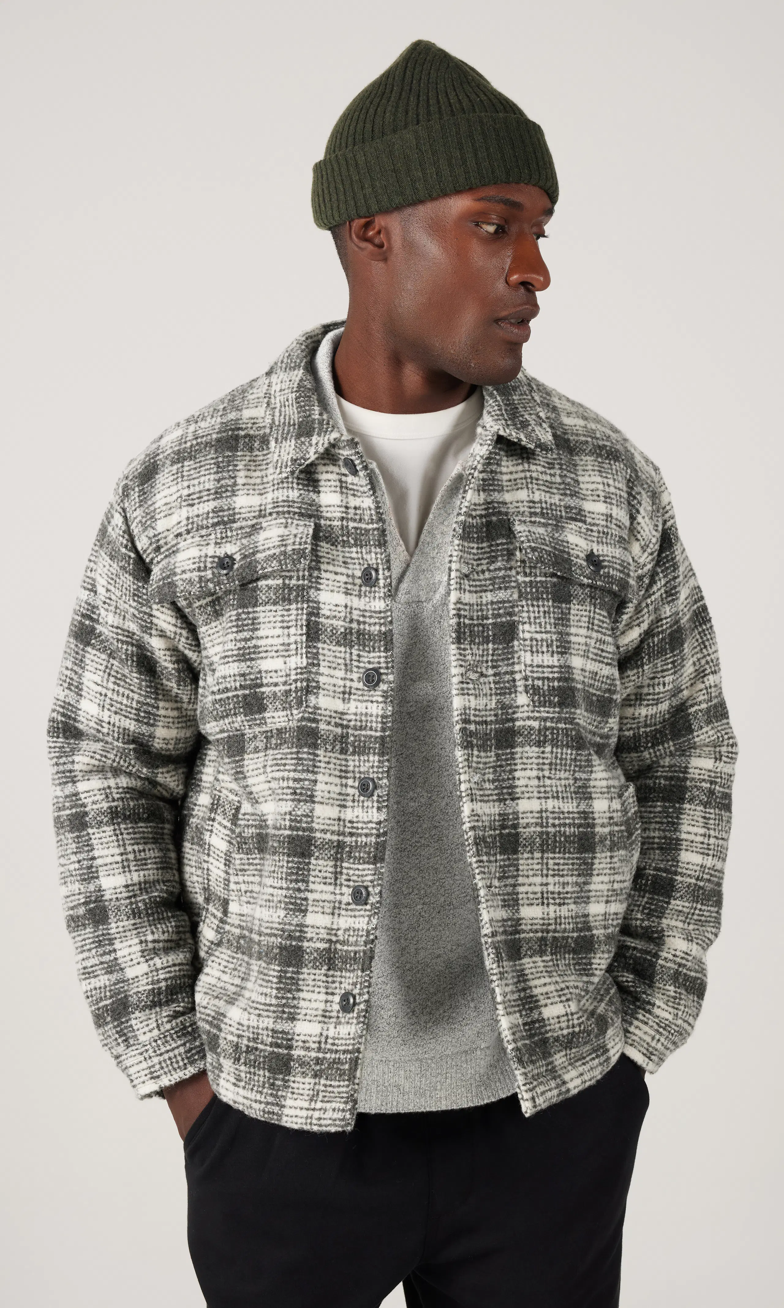 Check Skjorte. Front. Model.