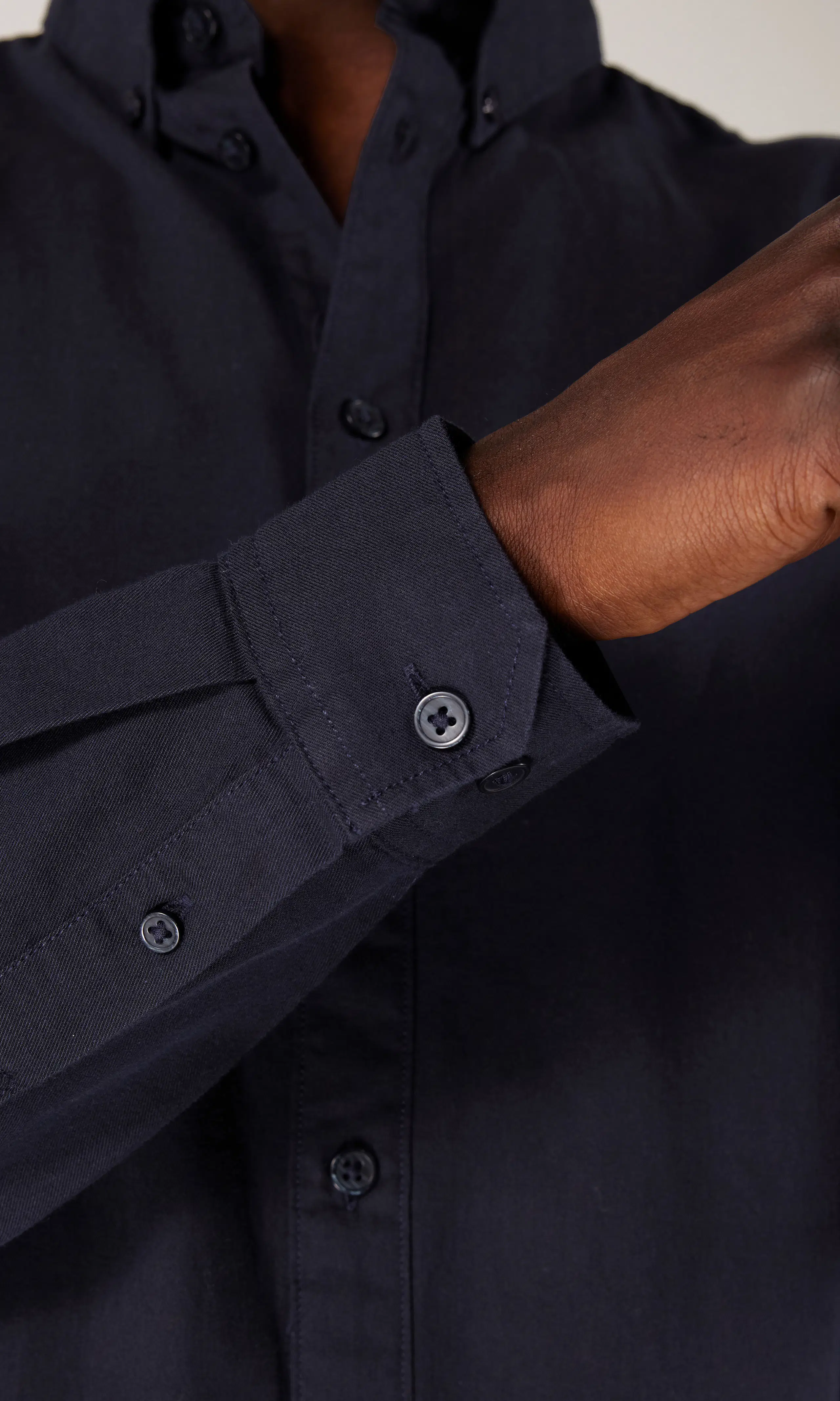 Twill Skjorte. Detail 2. Model.