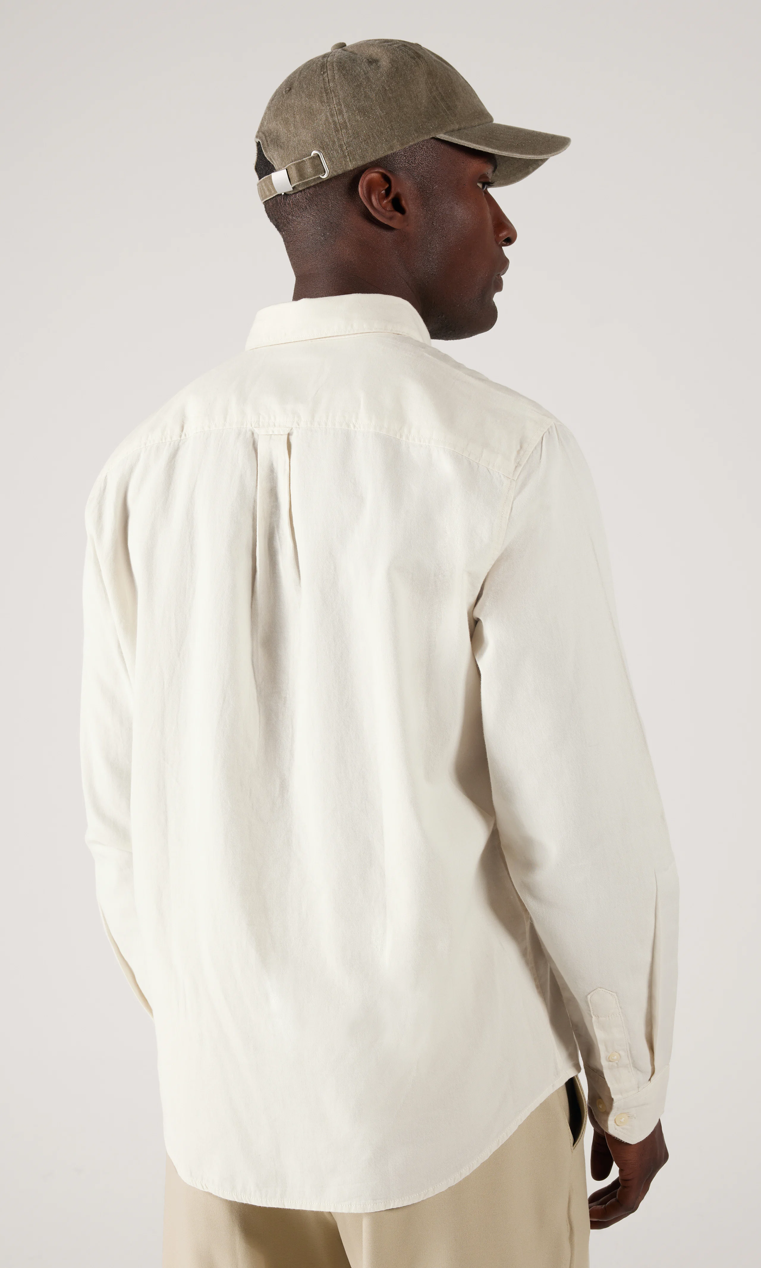 Twill Skjorta. Back. Model.