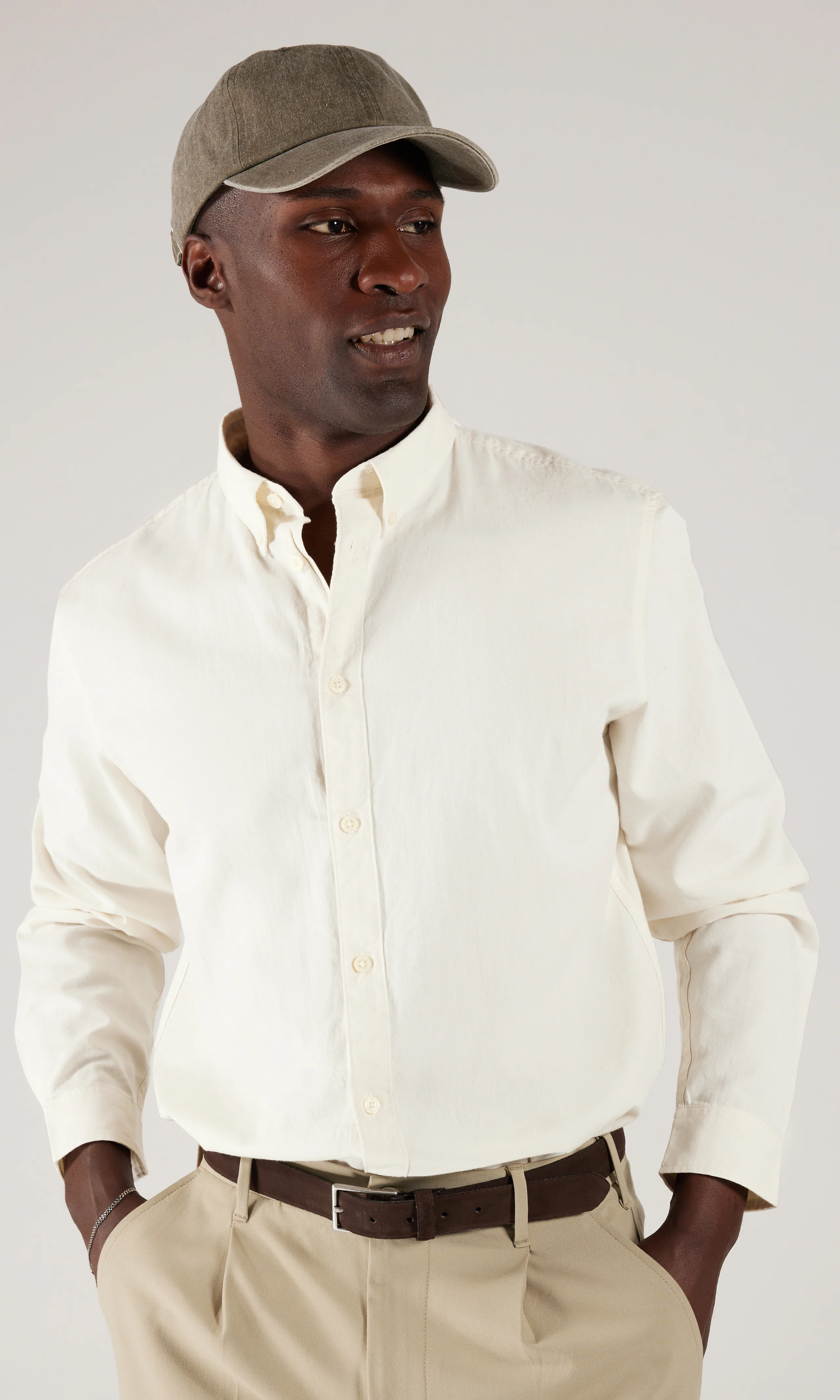 Twill Skjorta. Front. Model.