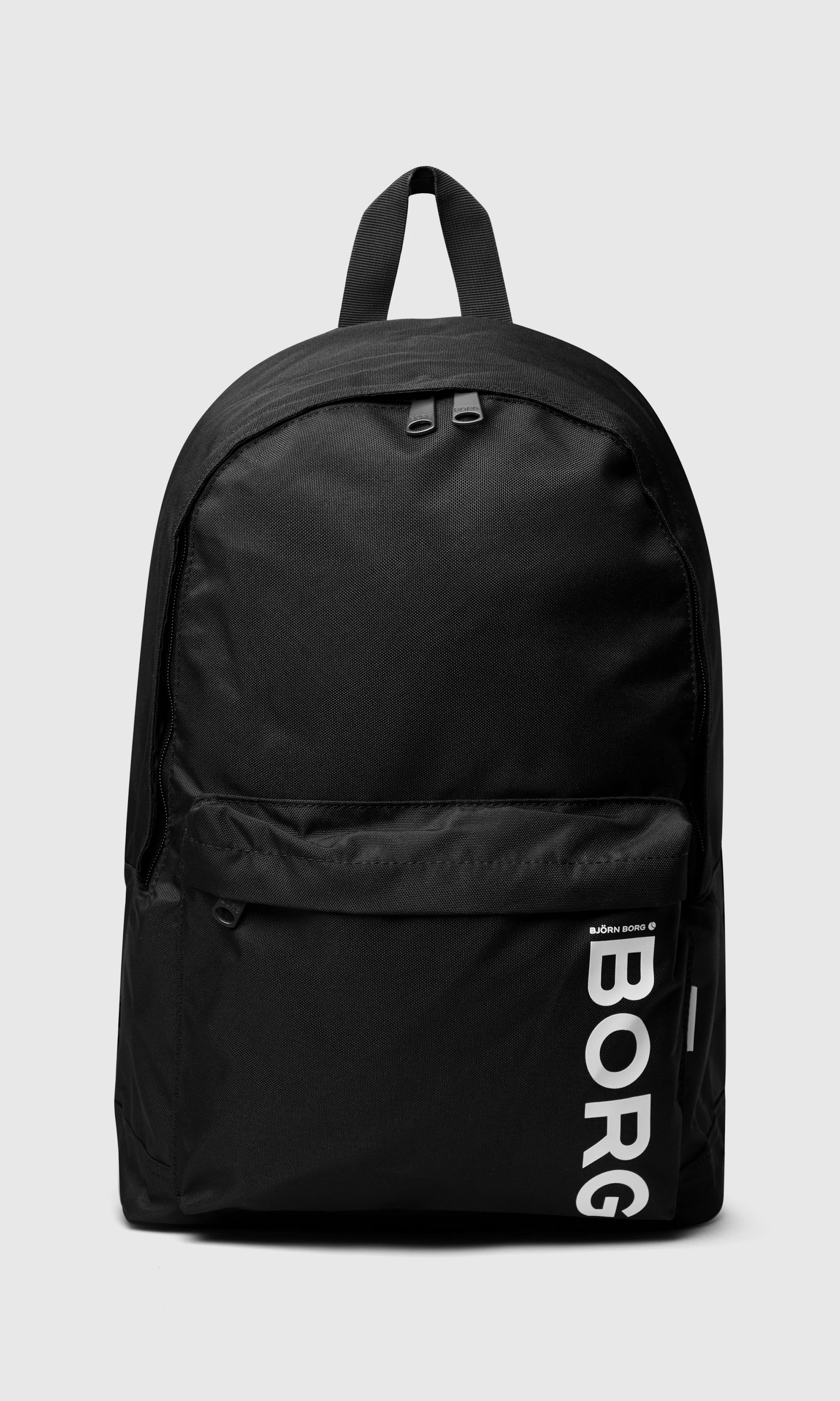 Core Street 26L Svart Ryggsekk. Front. Flat.