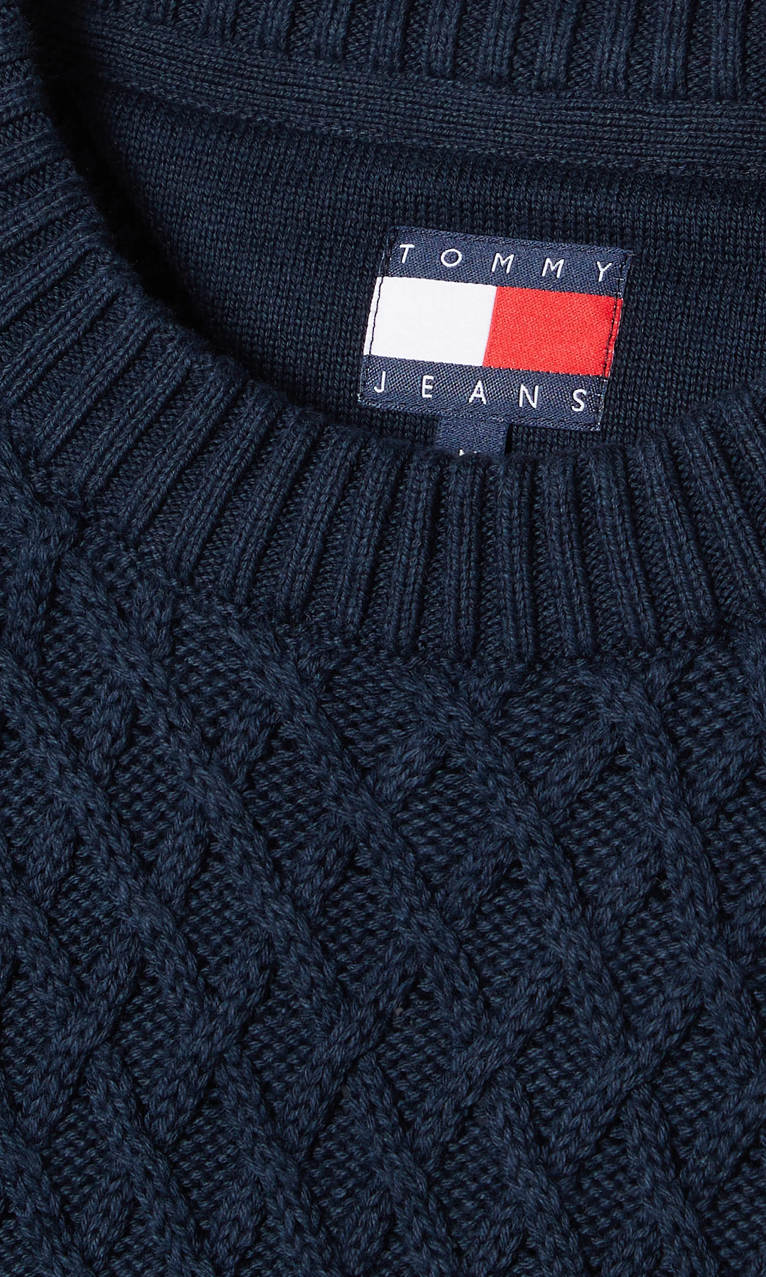 Slim Badge Cable Knit Sininen Neule. Detail 1. Flat.