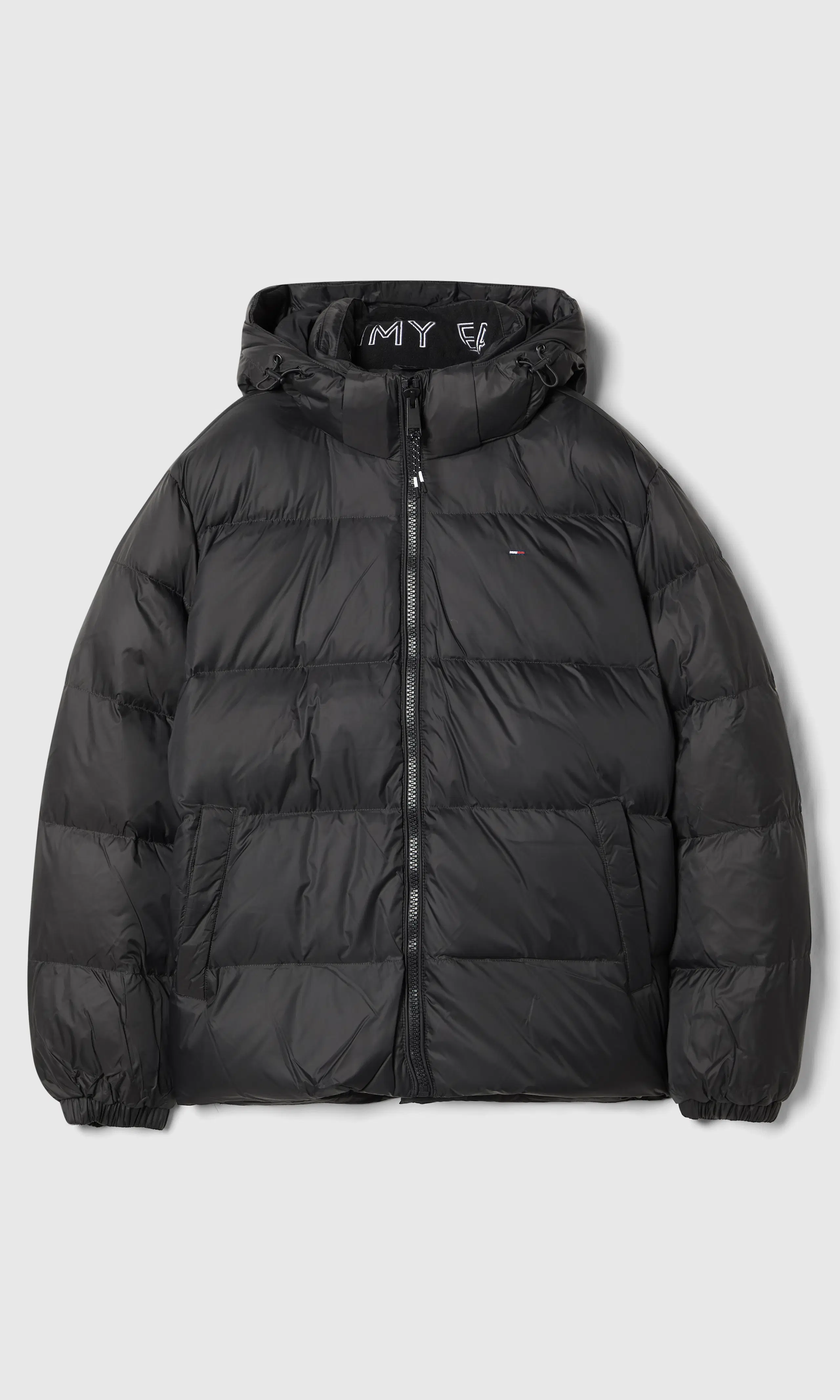 Essential Down Svart Jakke. Front. Flat.