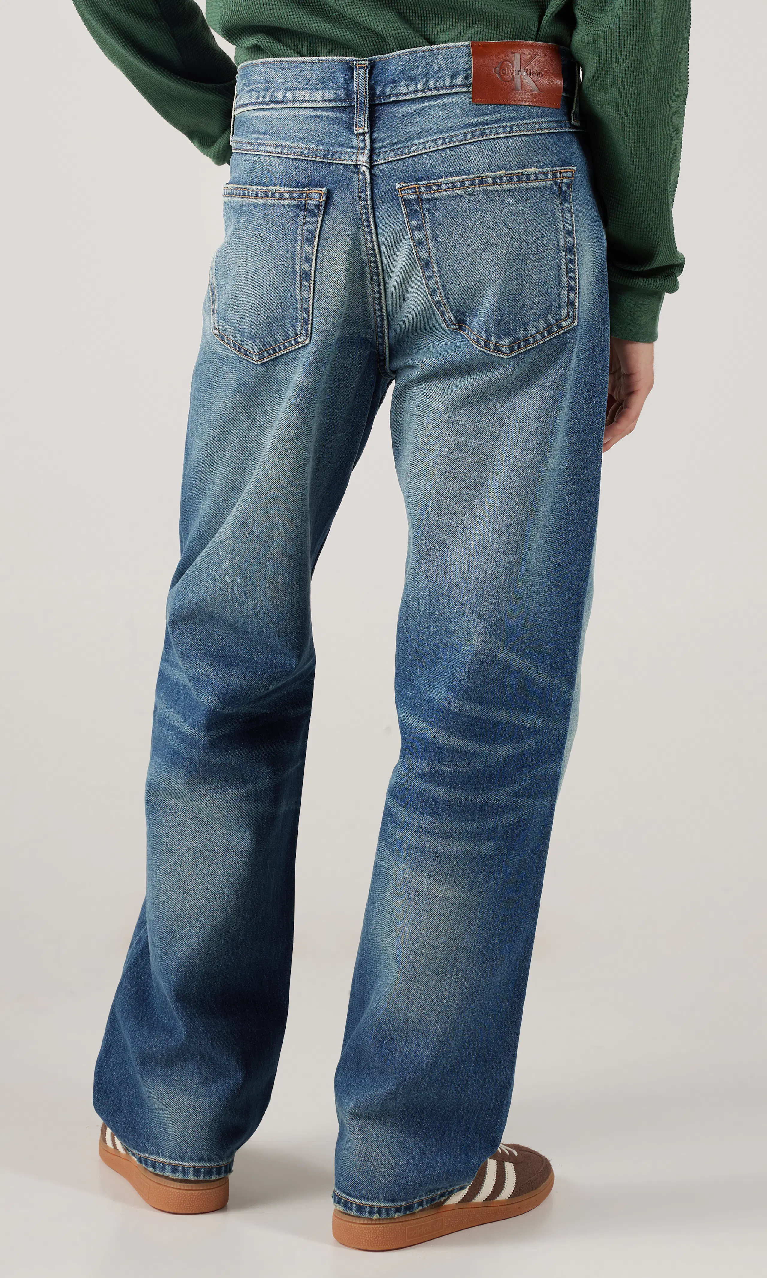 90's Straight Medium Blå Jeans. Back. Model.