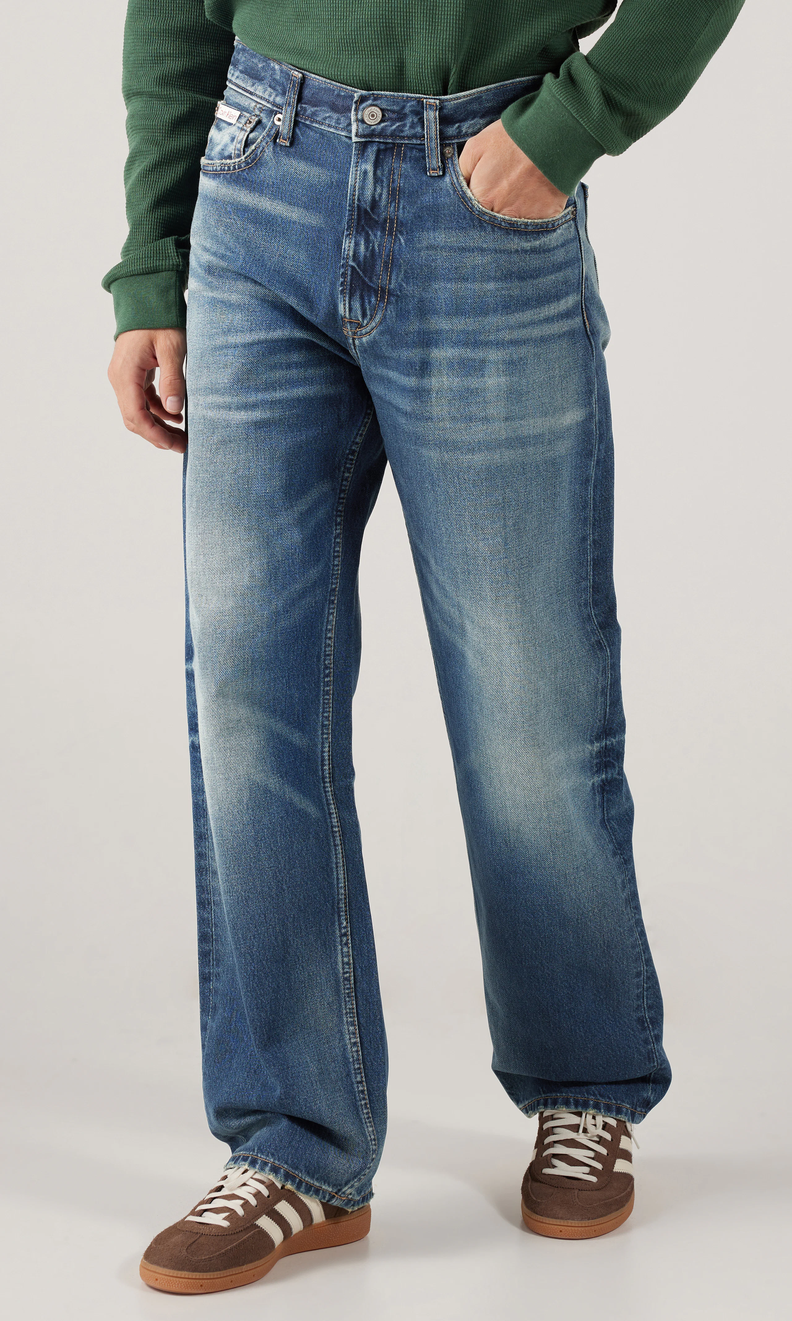 90's Straight Medium Blå Jeans. Front. Model.