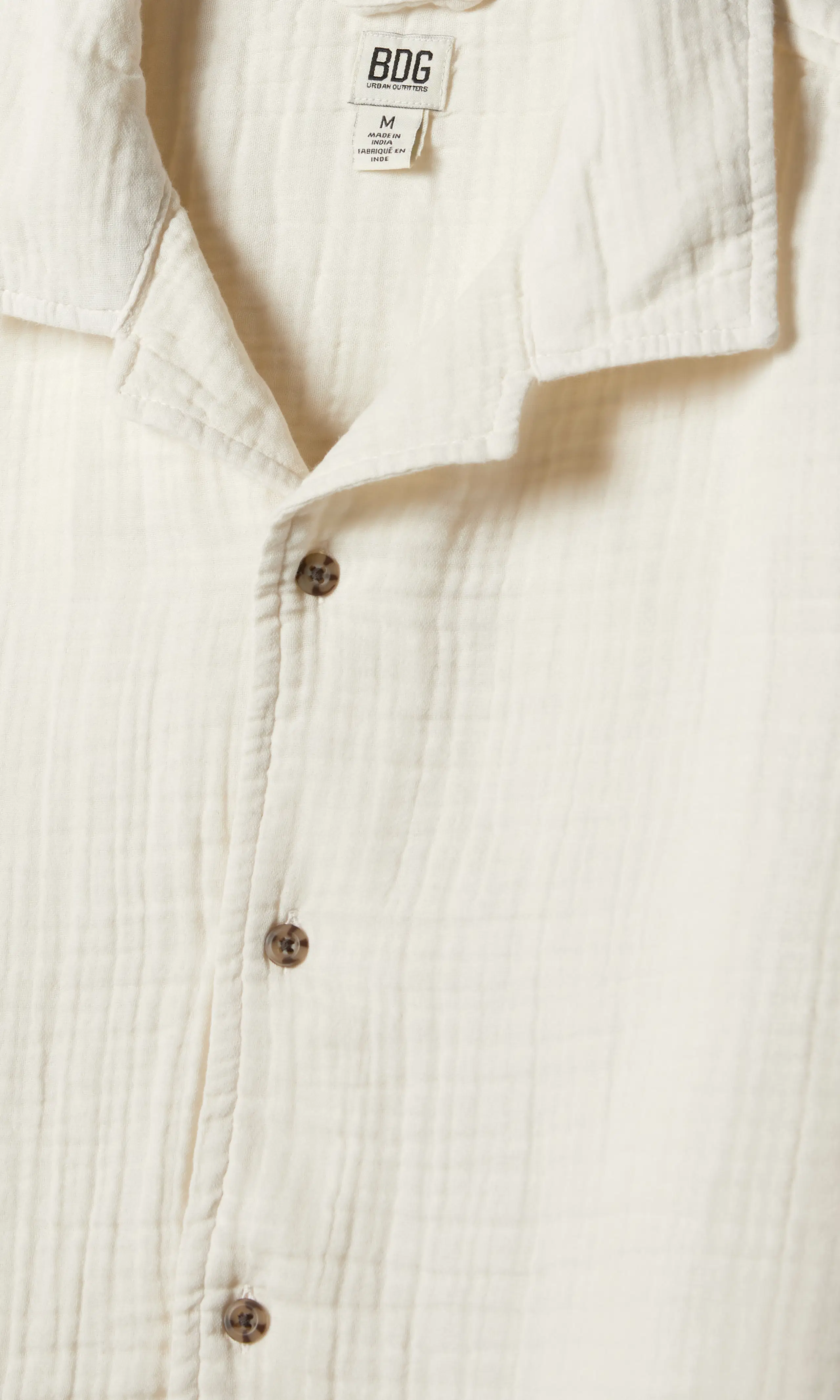 Triple Gauze Off White Skjorte. Detail 1. Flat.