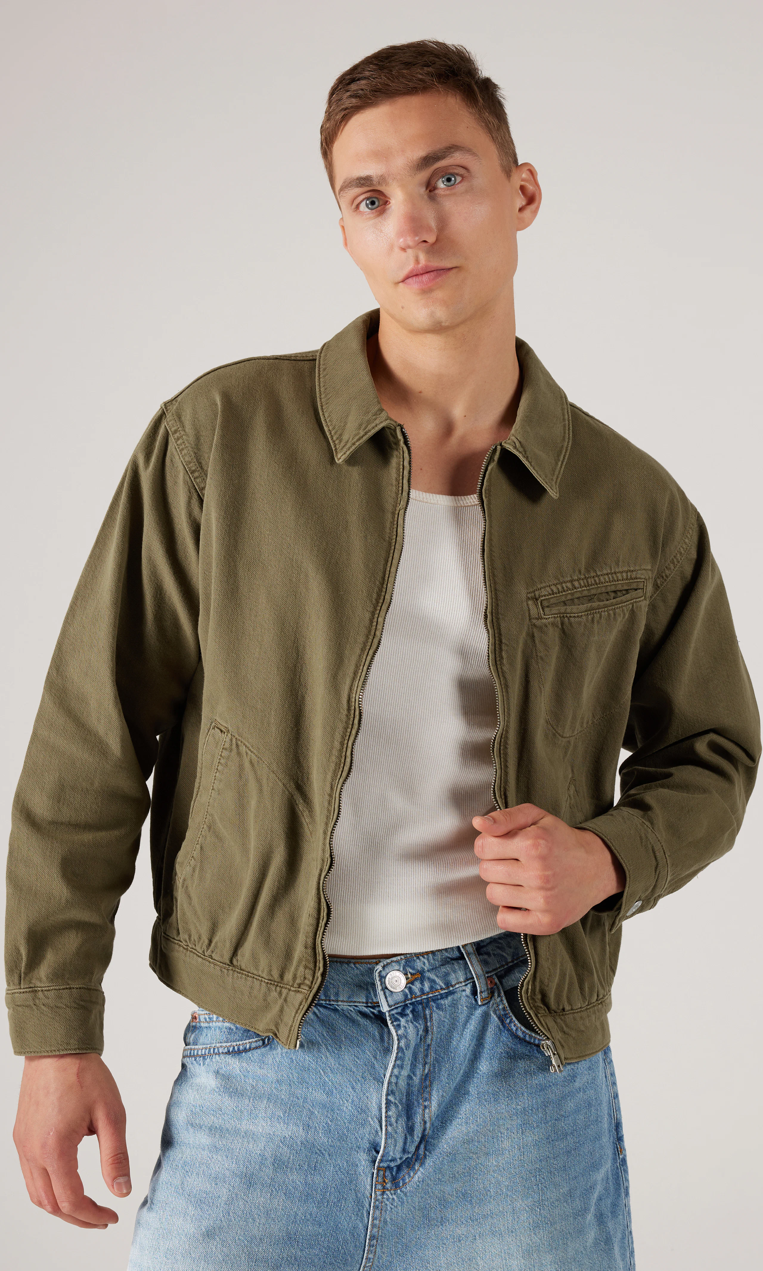 Twill Harrington Brun Jakke. Front. Model.