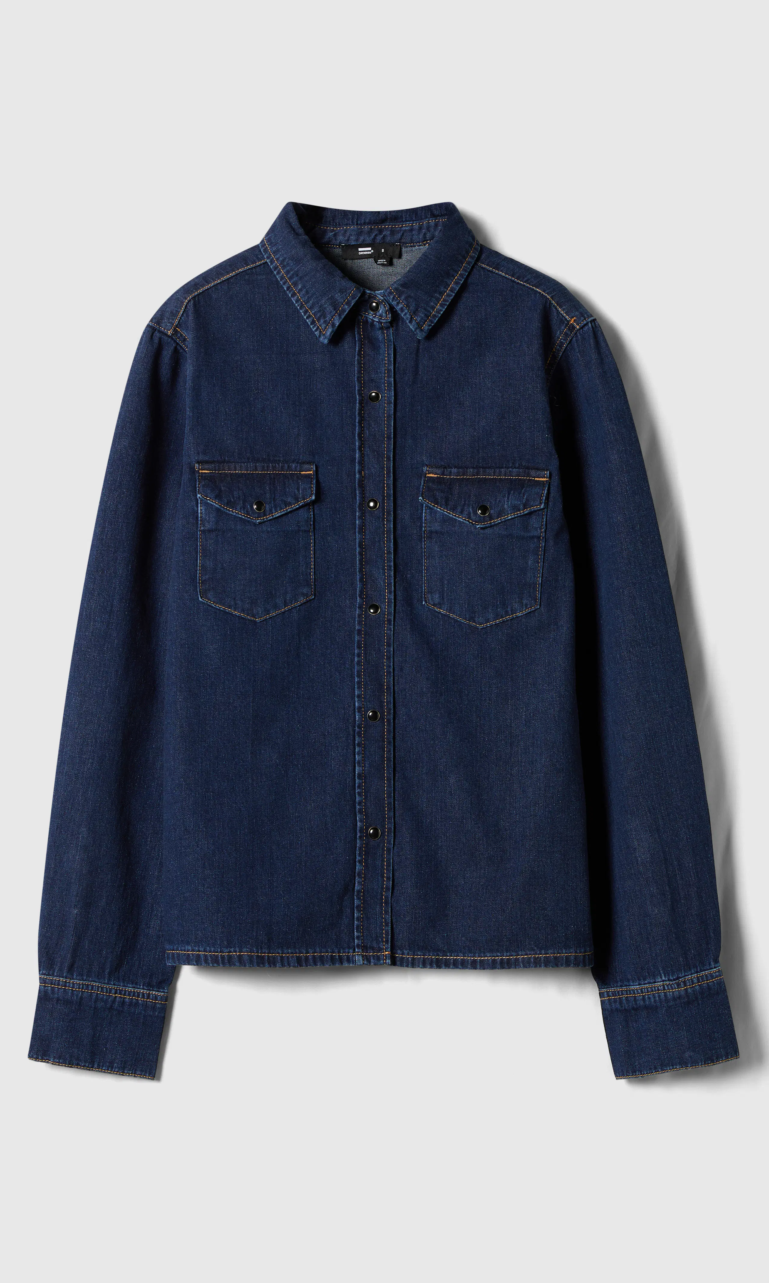 Sukie Mörkblå Denim Skjorta. Front. Flat.