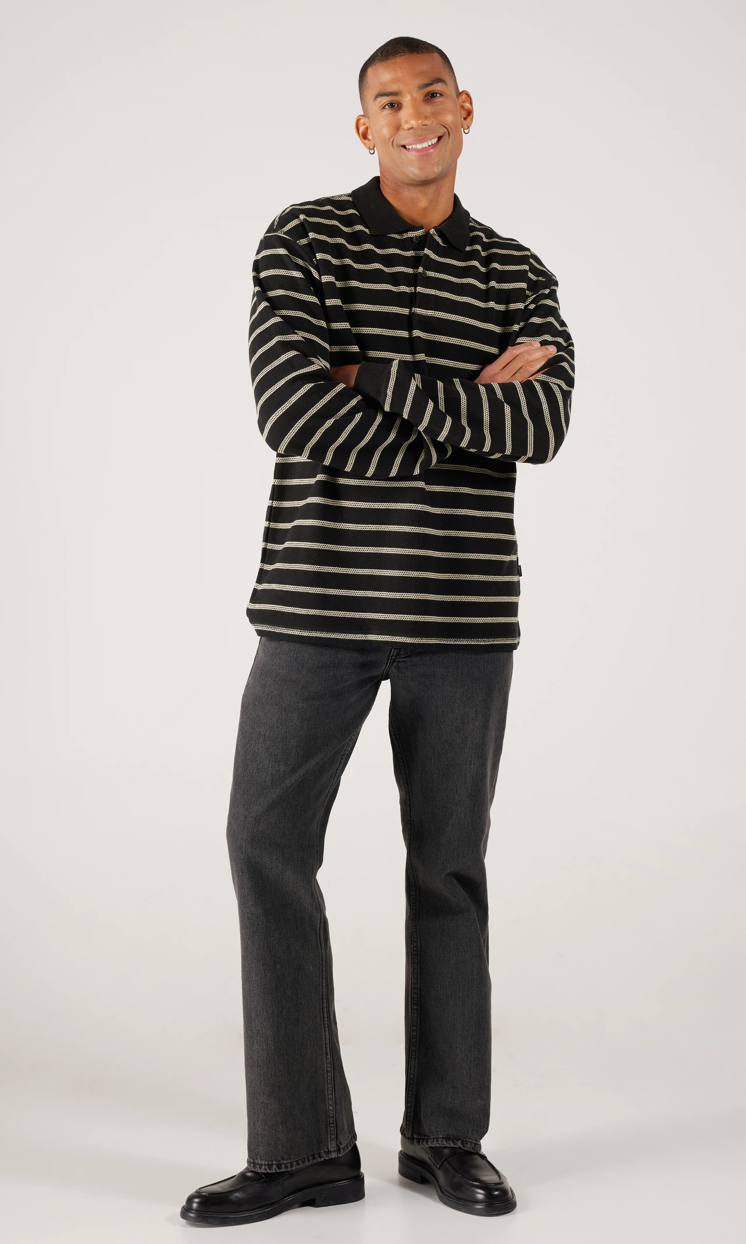 Reno Polo Svart Randig Long Sleeve. Front 1. Model.