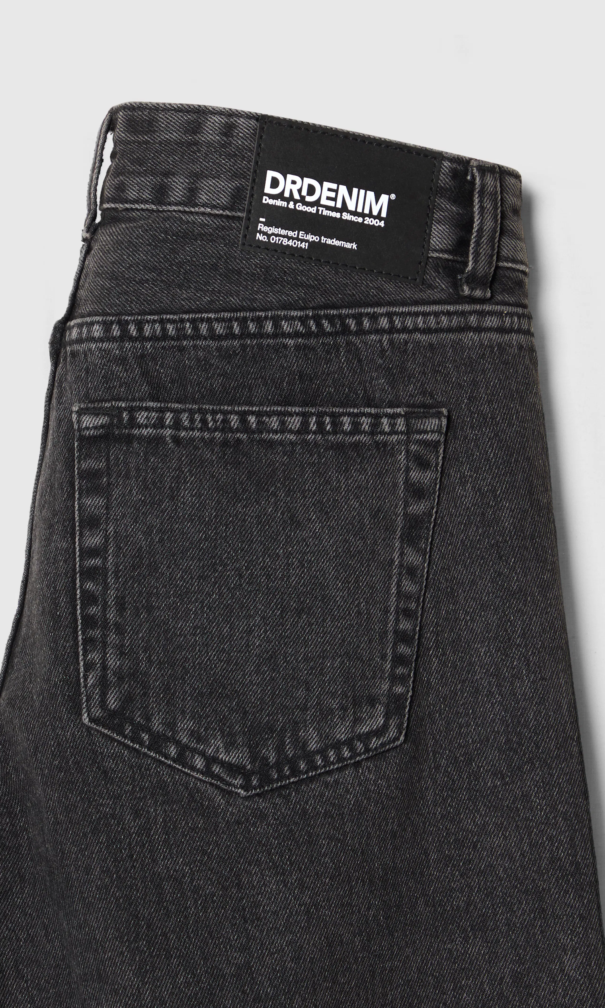 Rhue Low Wide Jeans. Detail 1. Flat.