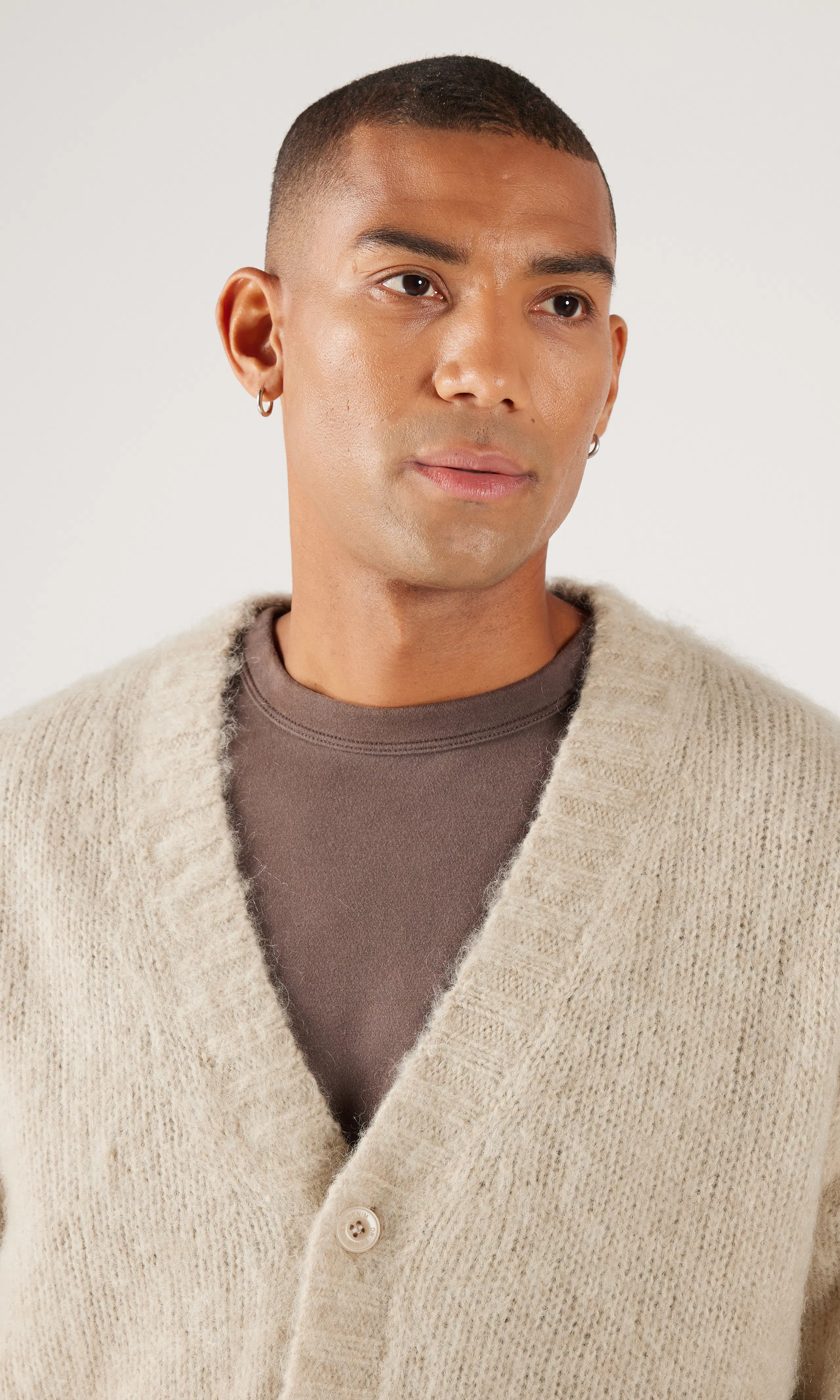 Tom Beige Cardigan. Detail 1. Model.