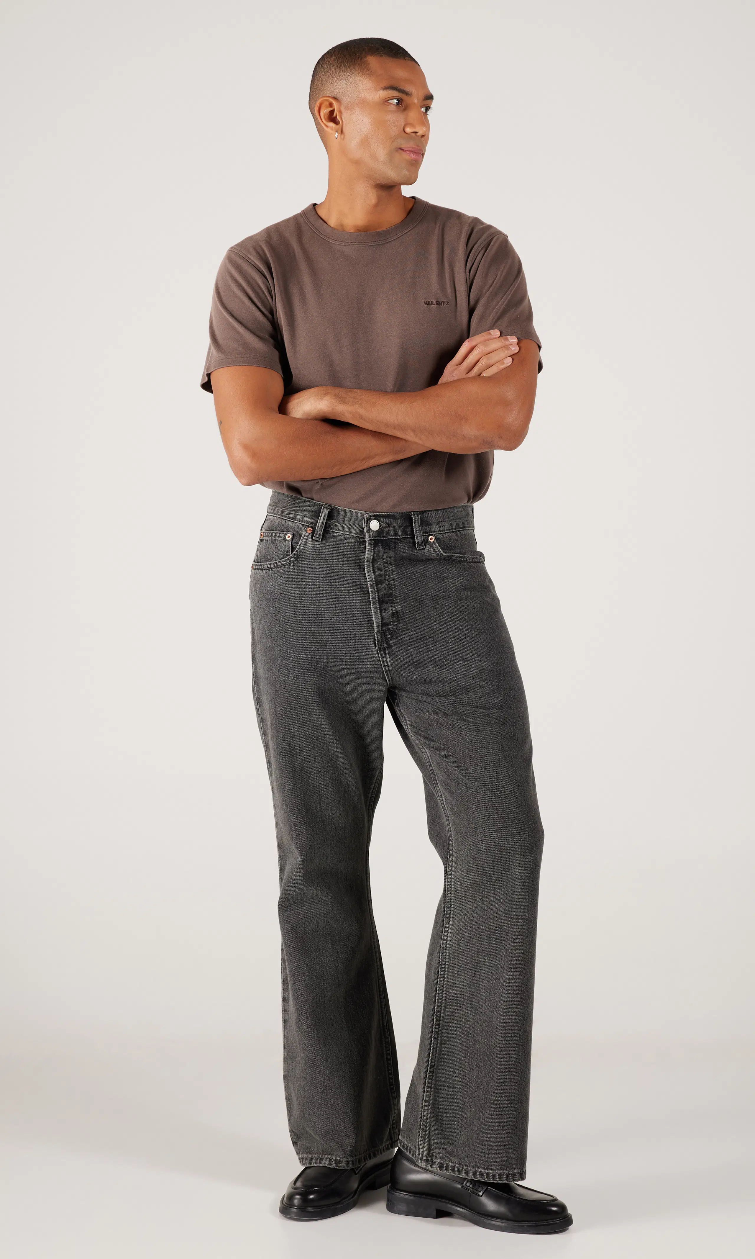 Rift Wide Bootcut Farkut. Front 1. Model.