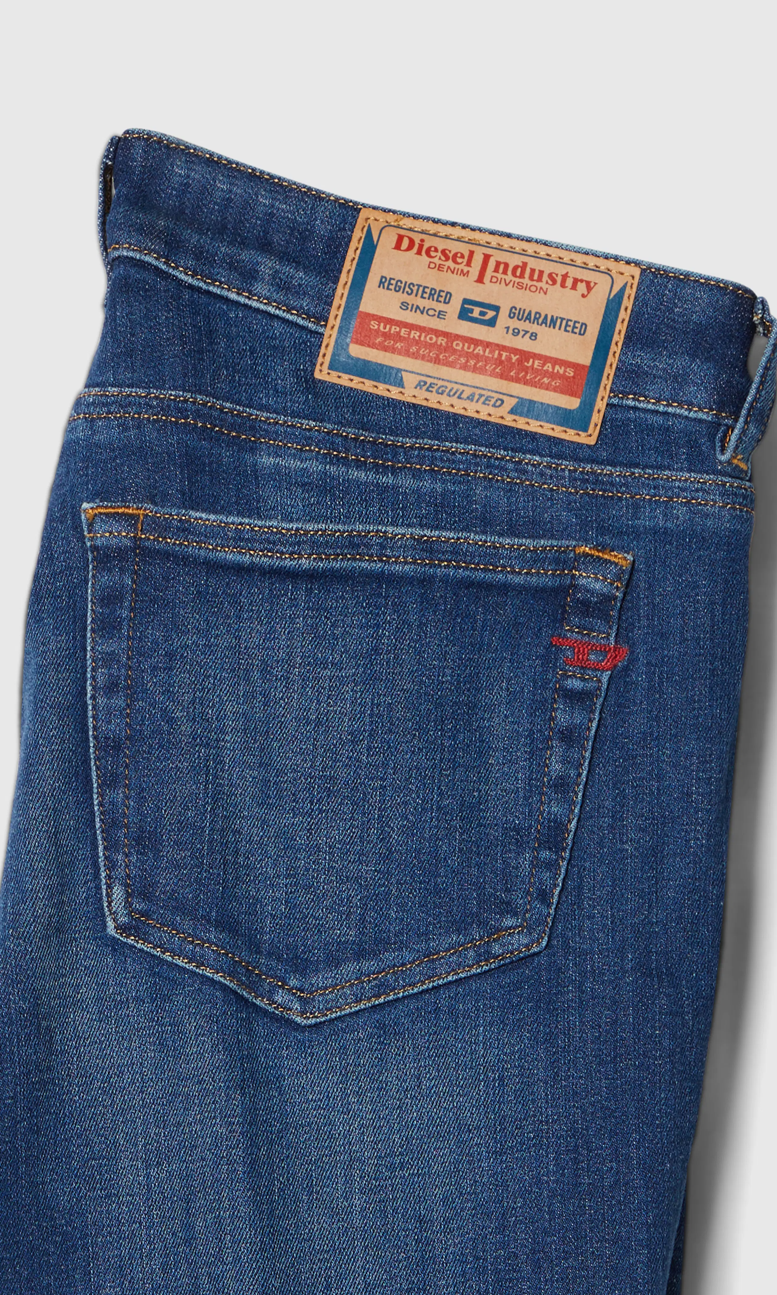 1969 D-Ebbey Medium Blå Jeans. Detail 1. Flat.