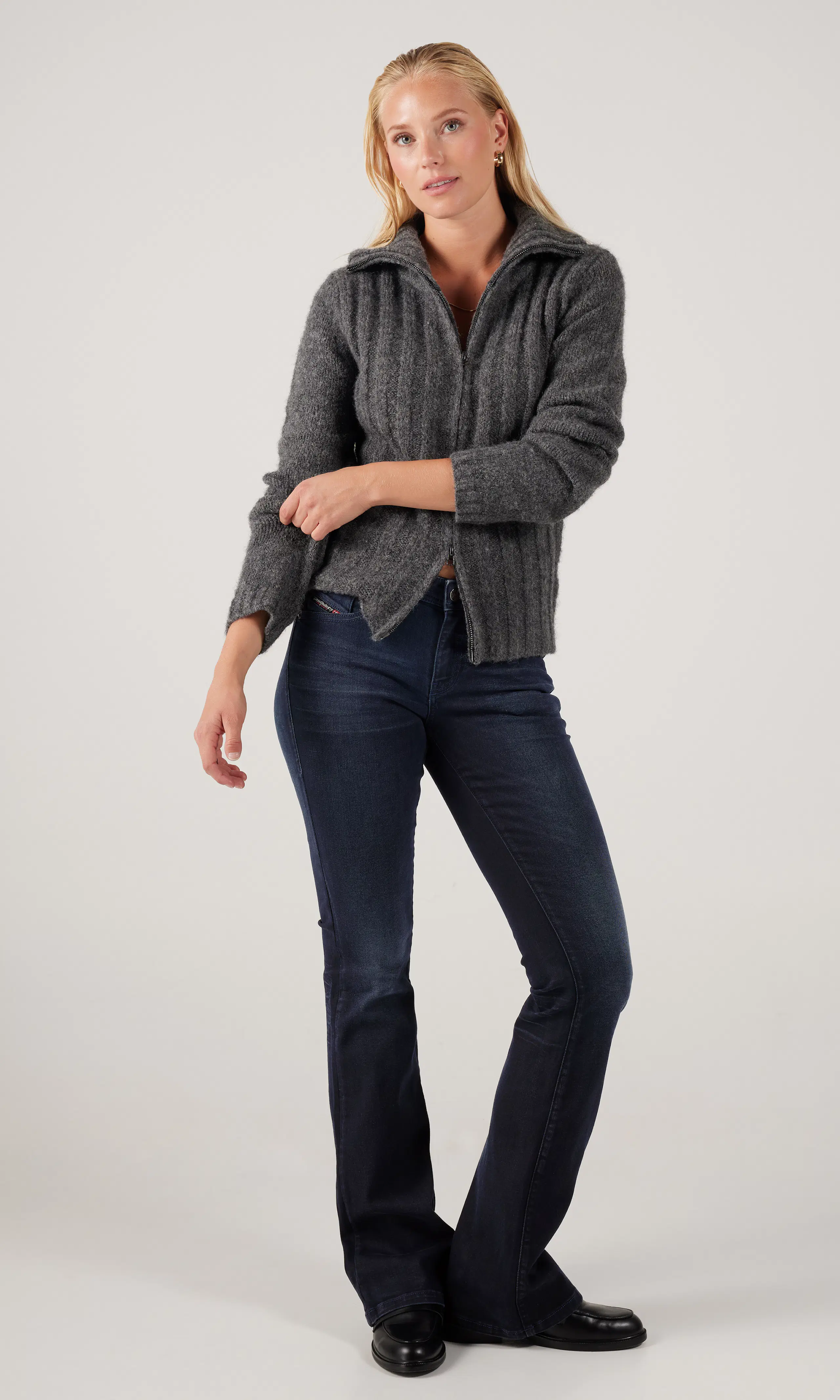 1969 D-Ebbey Mörkblå Jeans. Front 1. Model.