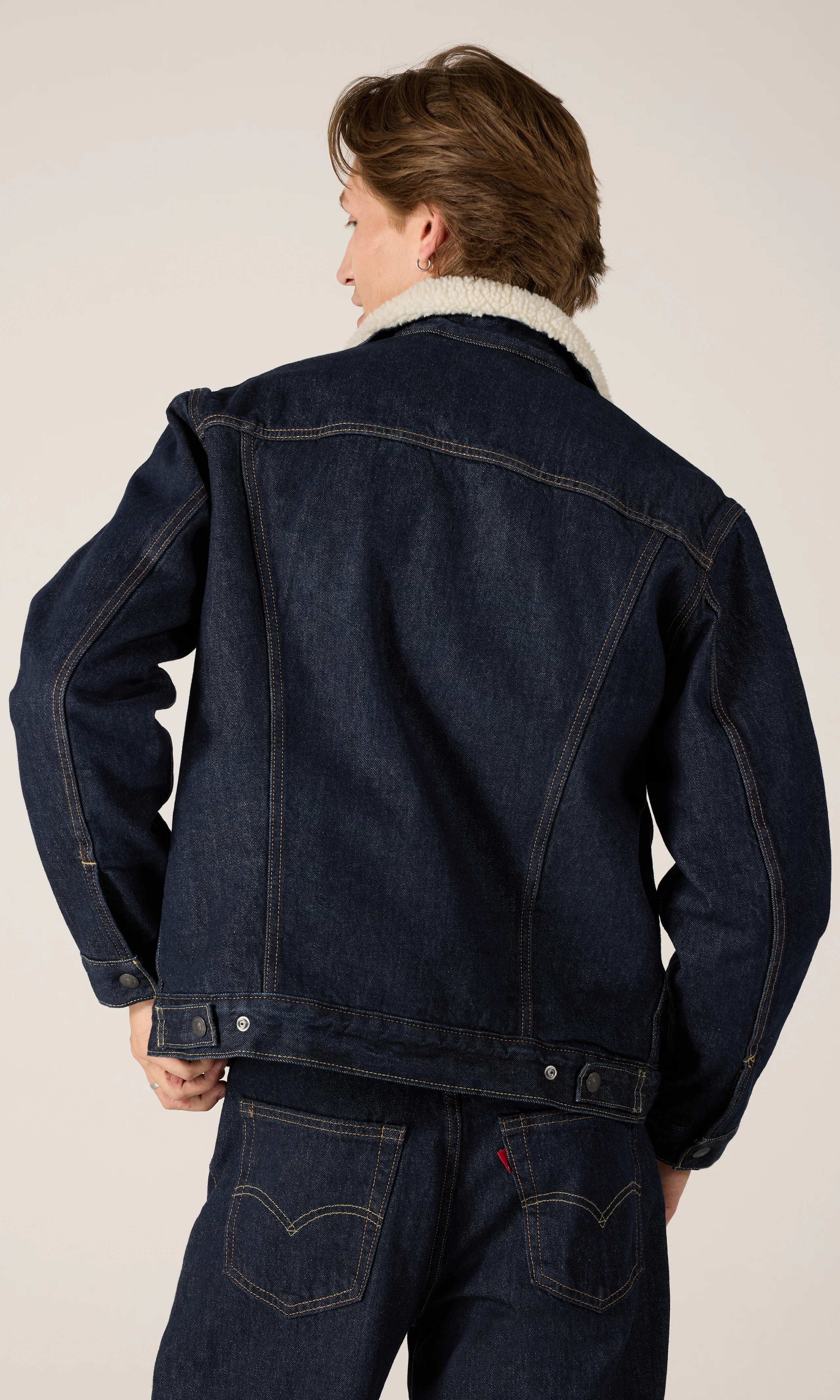 Type 3 Sherpa Mörkblå Trucker. Back. Model.
