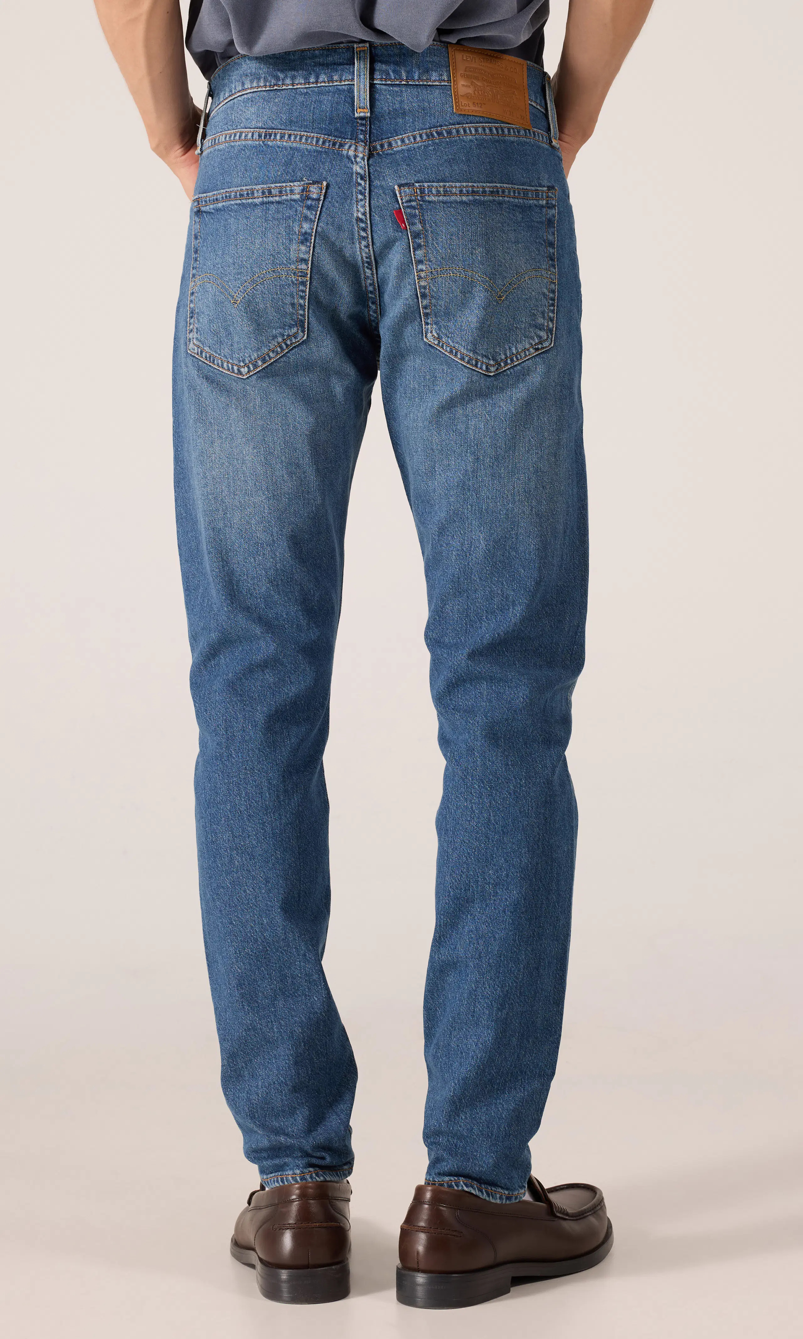 512™ Slim Tapered Medium Blå Jeans. Back. Model.