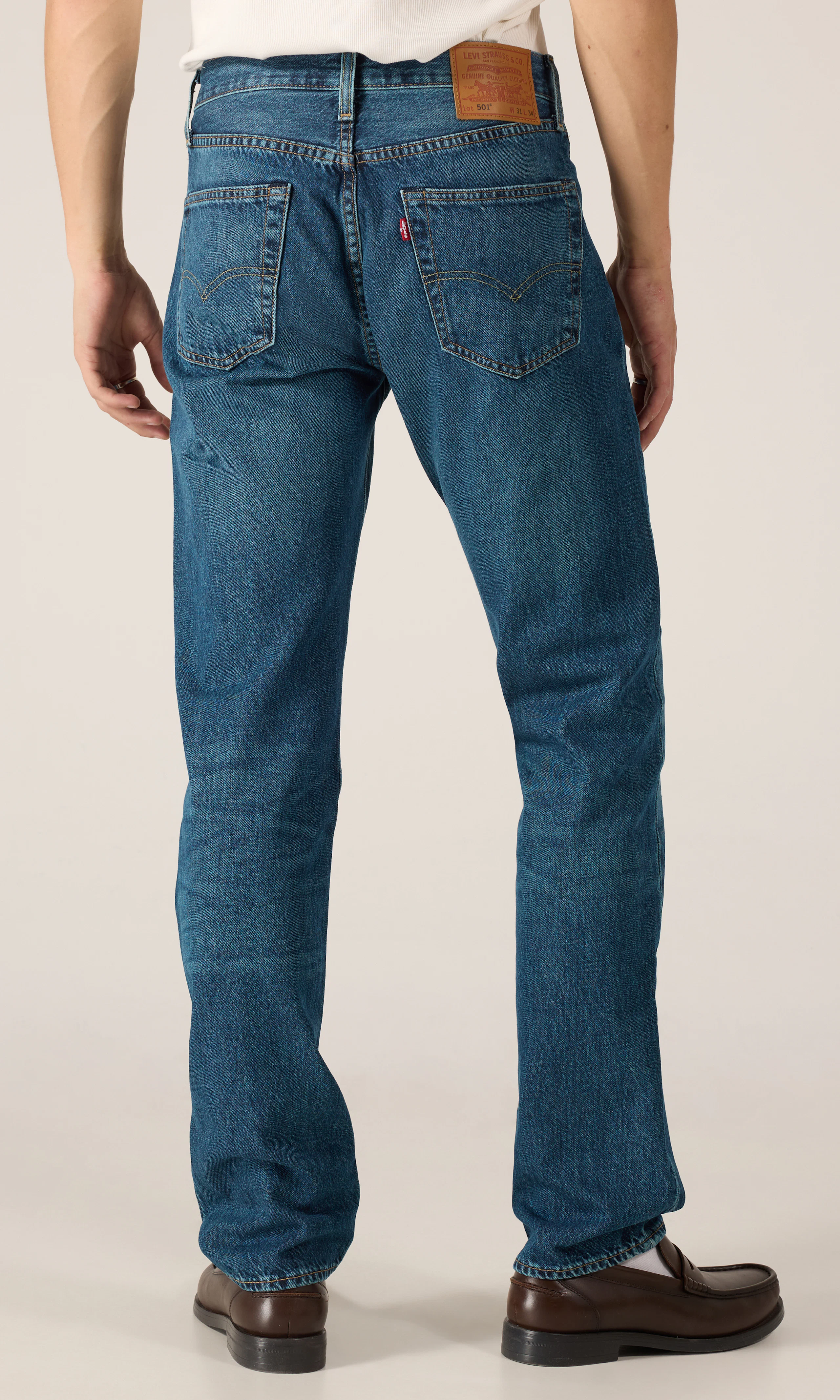 501® Original Mørk Blå Jeans. Back. Model.