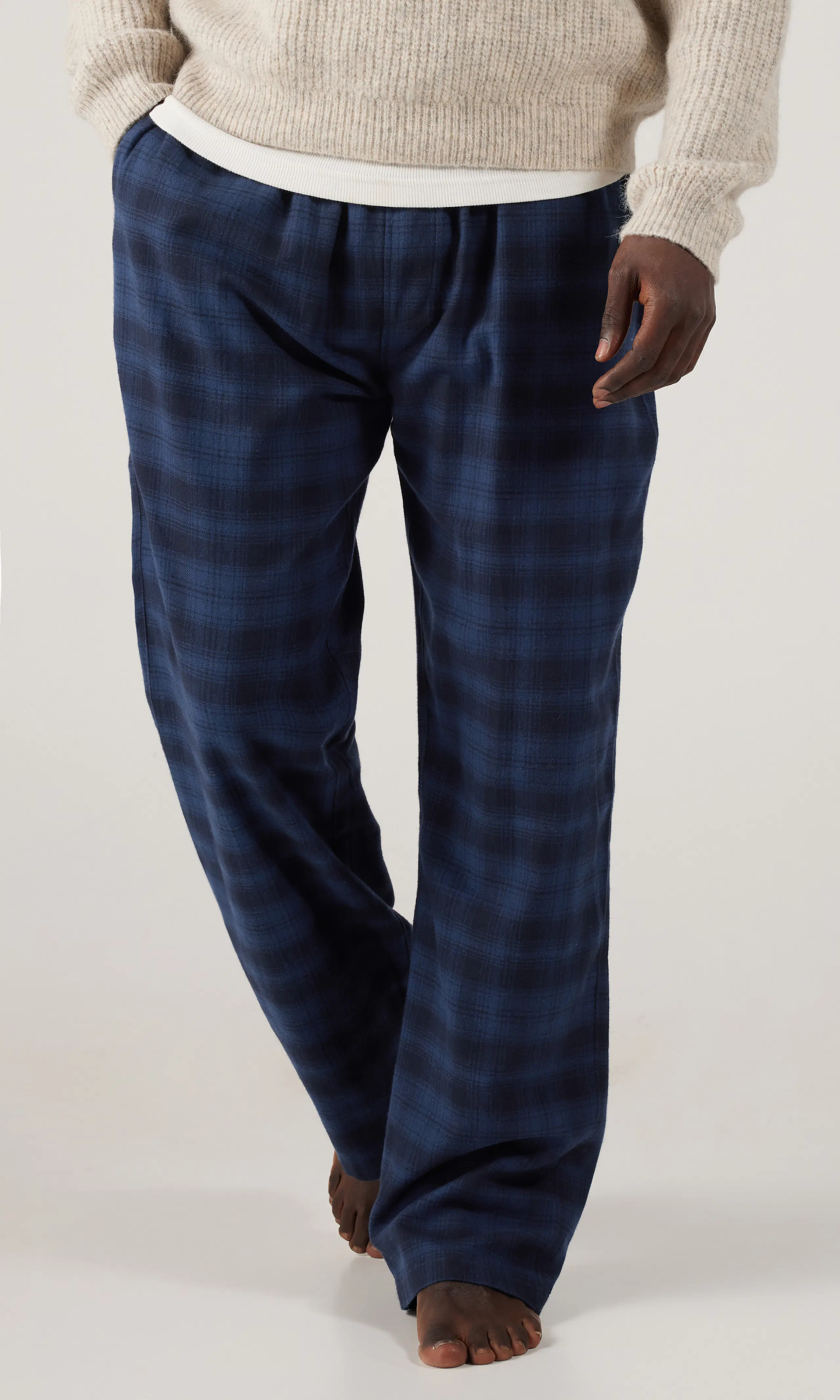 PJ Flannell Pyjamasbyxa. Front. Model.