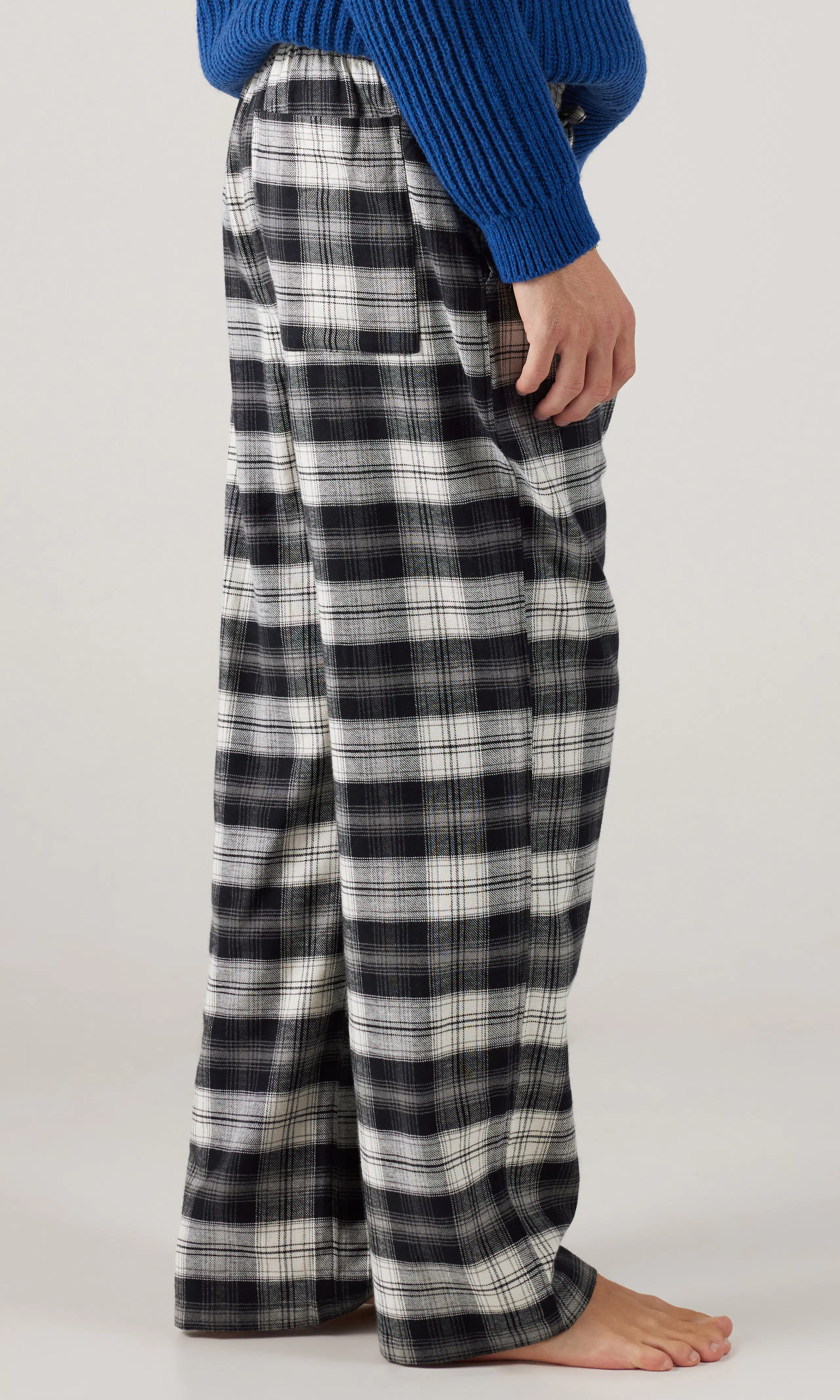 PJ Flannell Pyjamasbyxa. Front 2. Model.