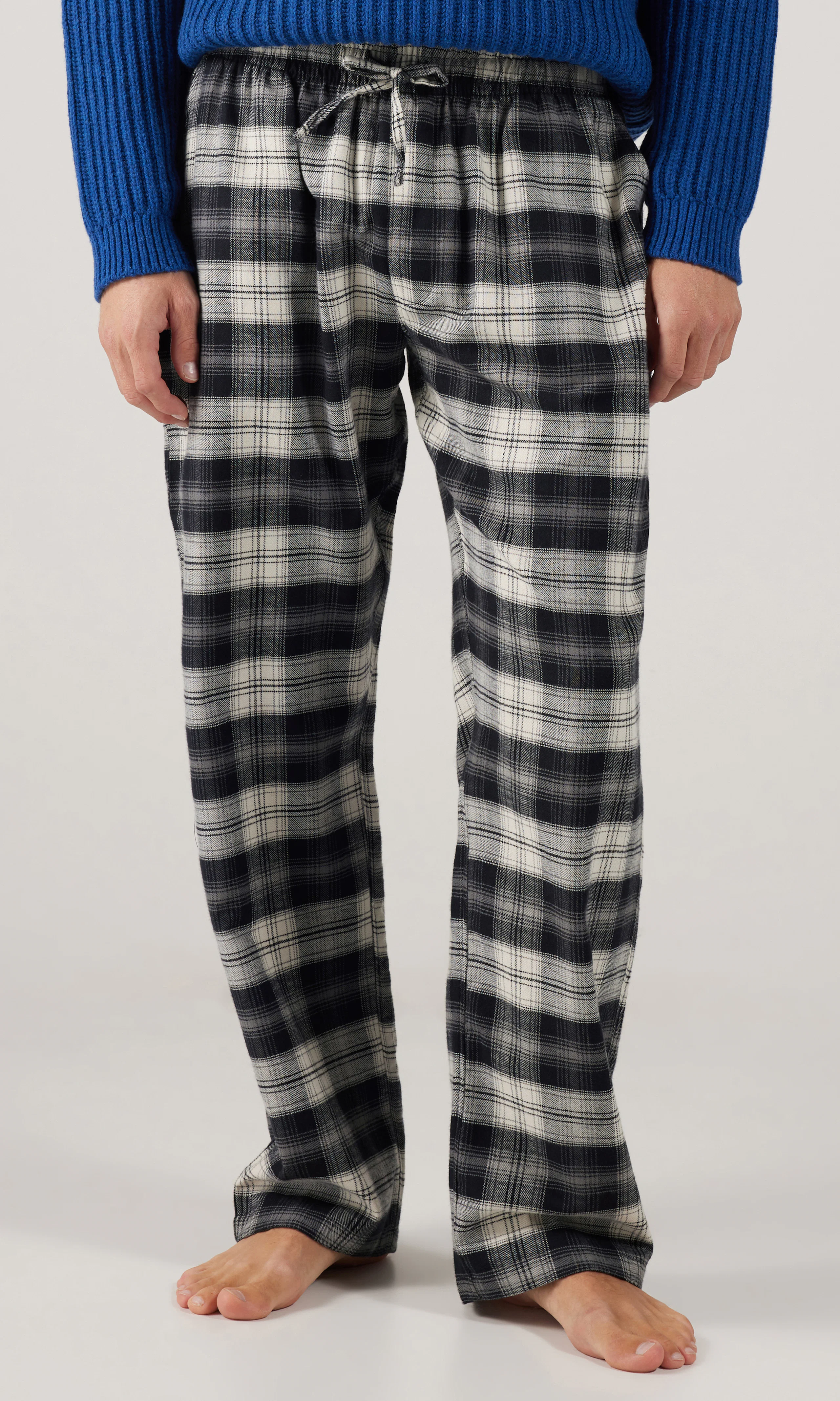 PJ Flannell Pyjamasbyxa. Front. Model.