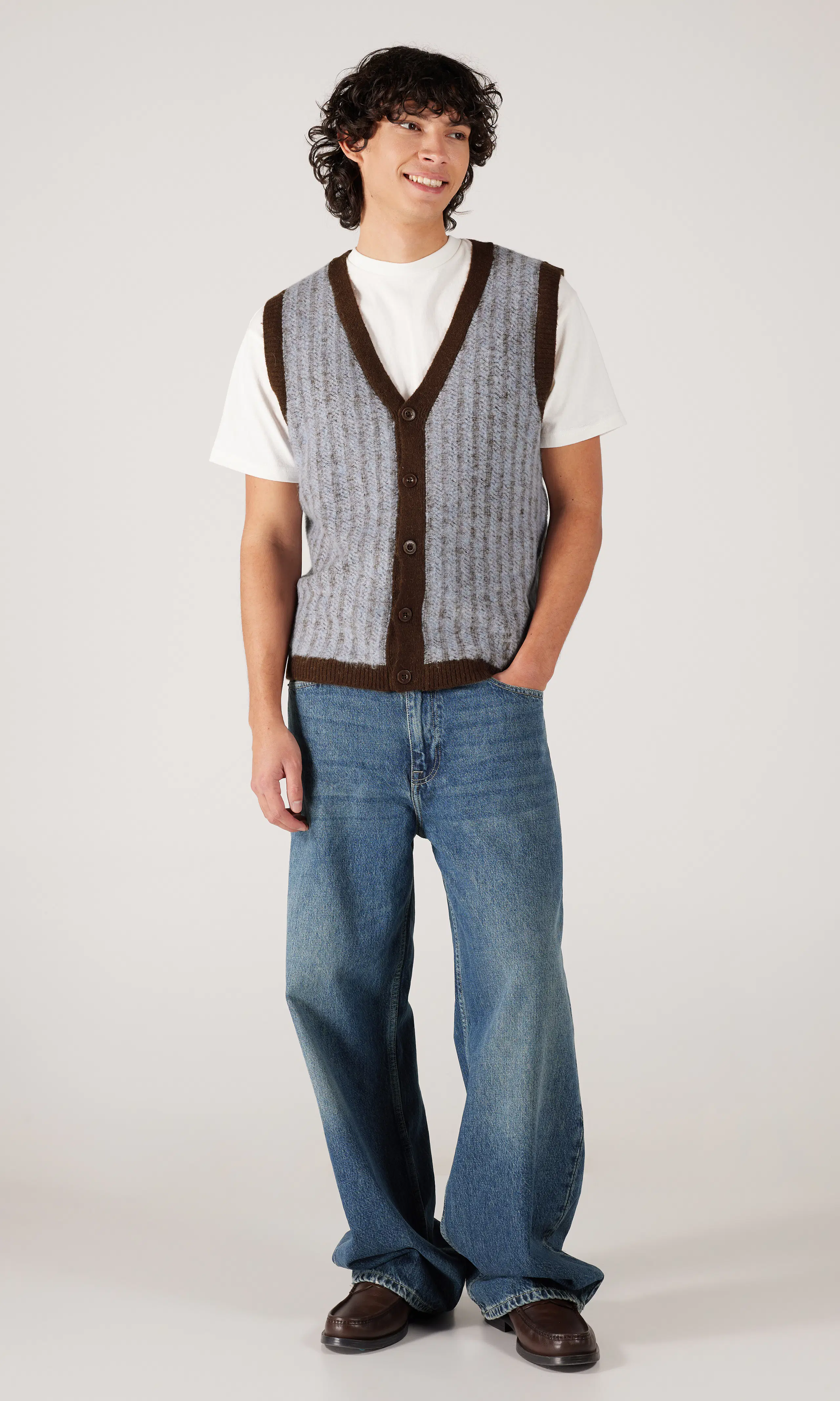 Bobby Neuleliivi. Front 1. Model.