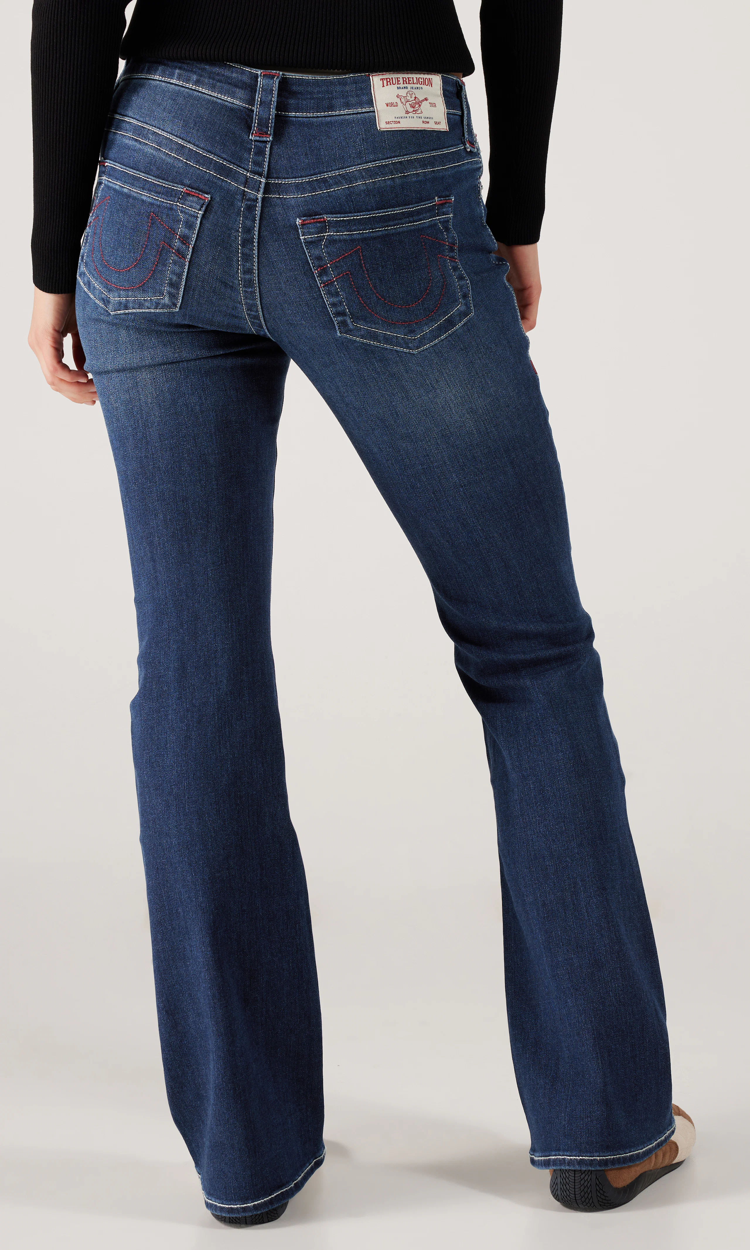 Becca Mid Rise Boot Mørk Blå Jeans. Front. Model.