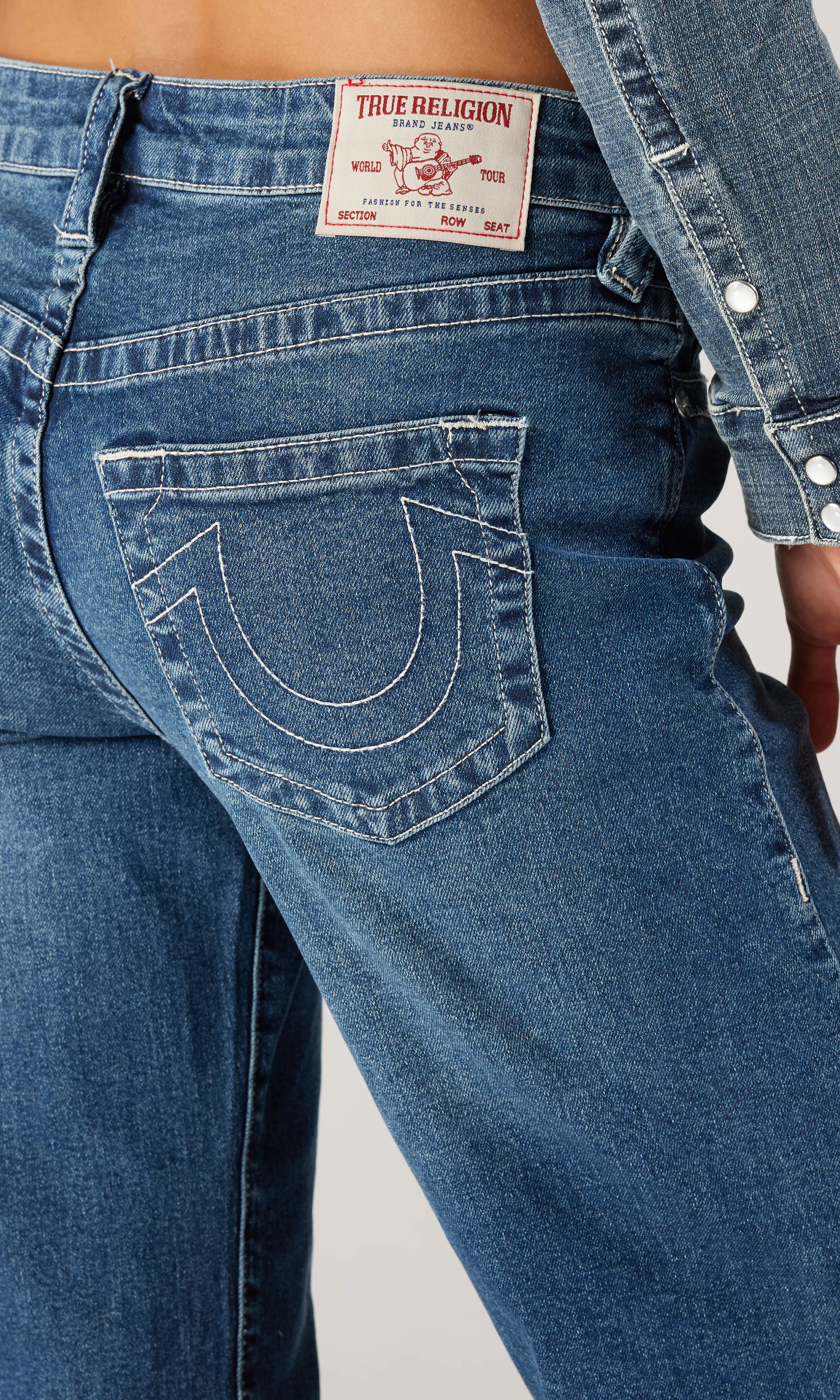 Bobbi Baggy Jeans. Detail 1. Model.