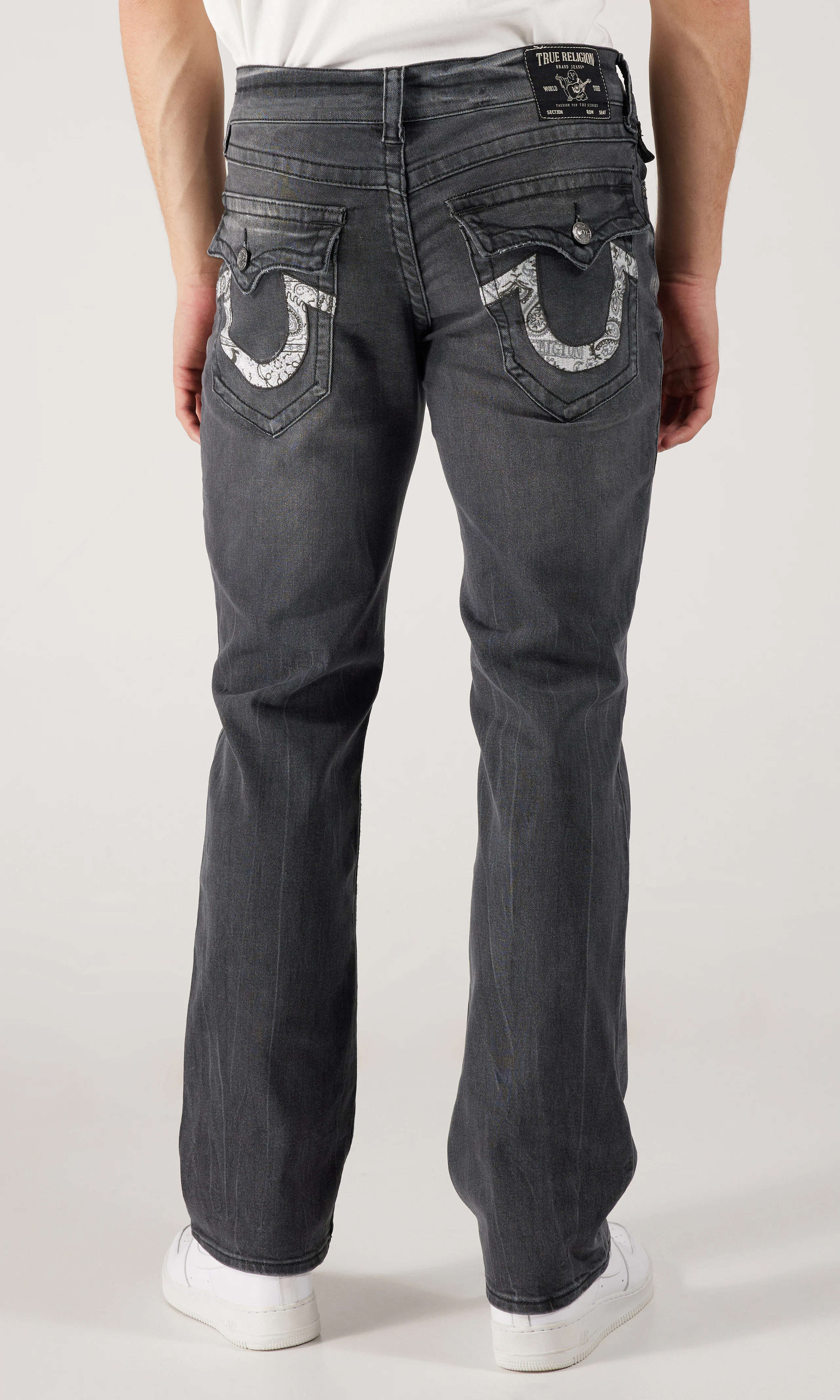 Ricky Flap Svart Jeans. Front. Model.