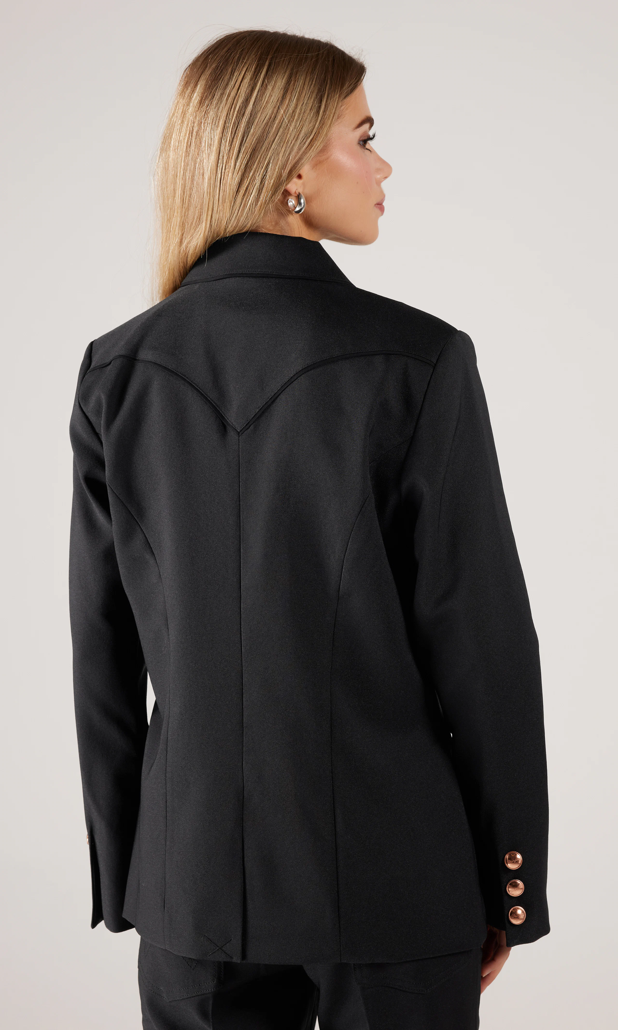 Polywrancher Svart Blazer. Back. Model.