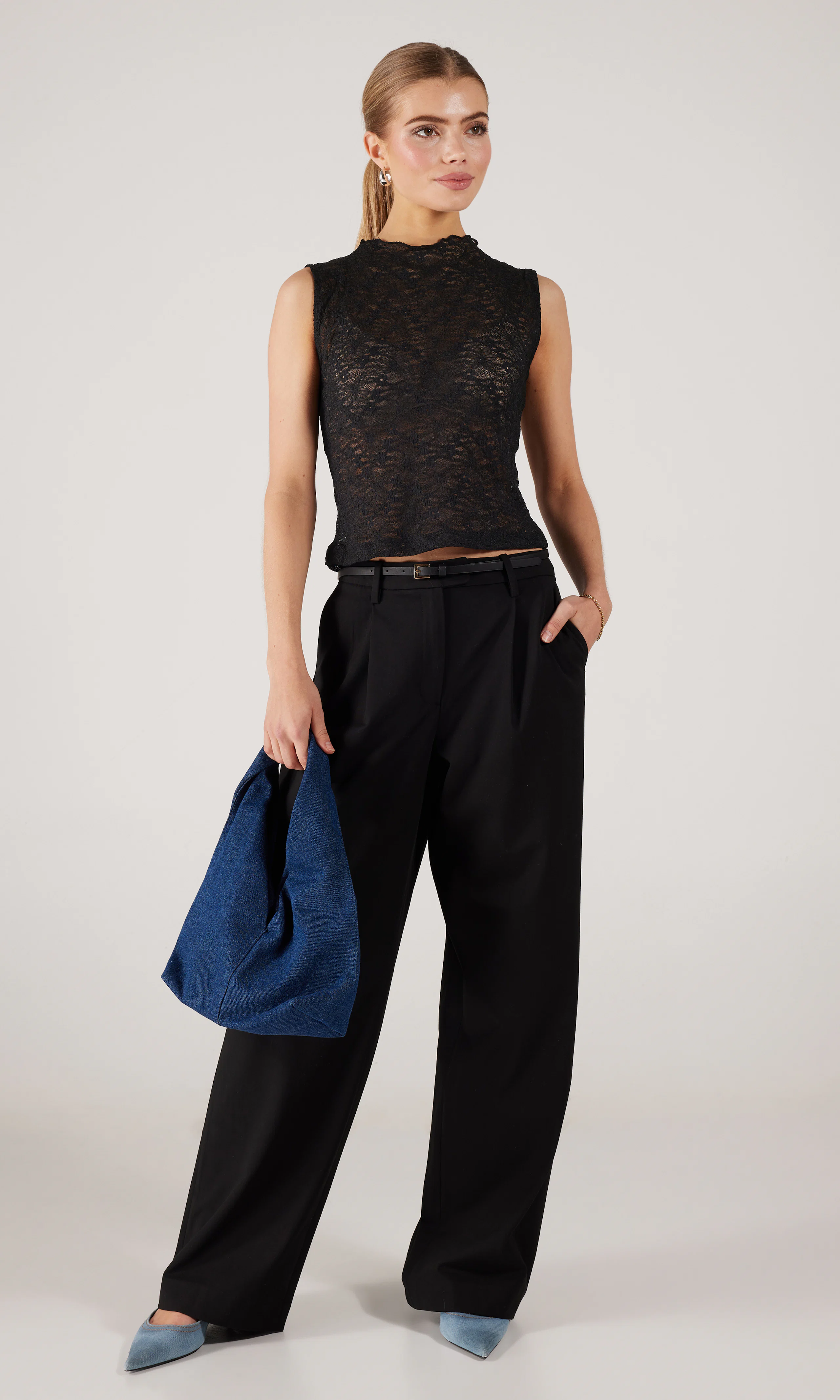 Lace Pitsitoppi. Front 1. Model.