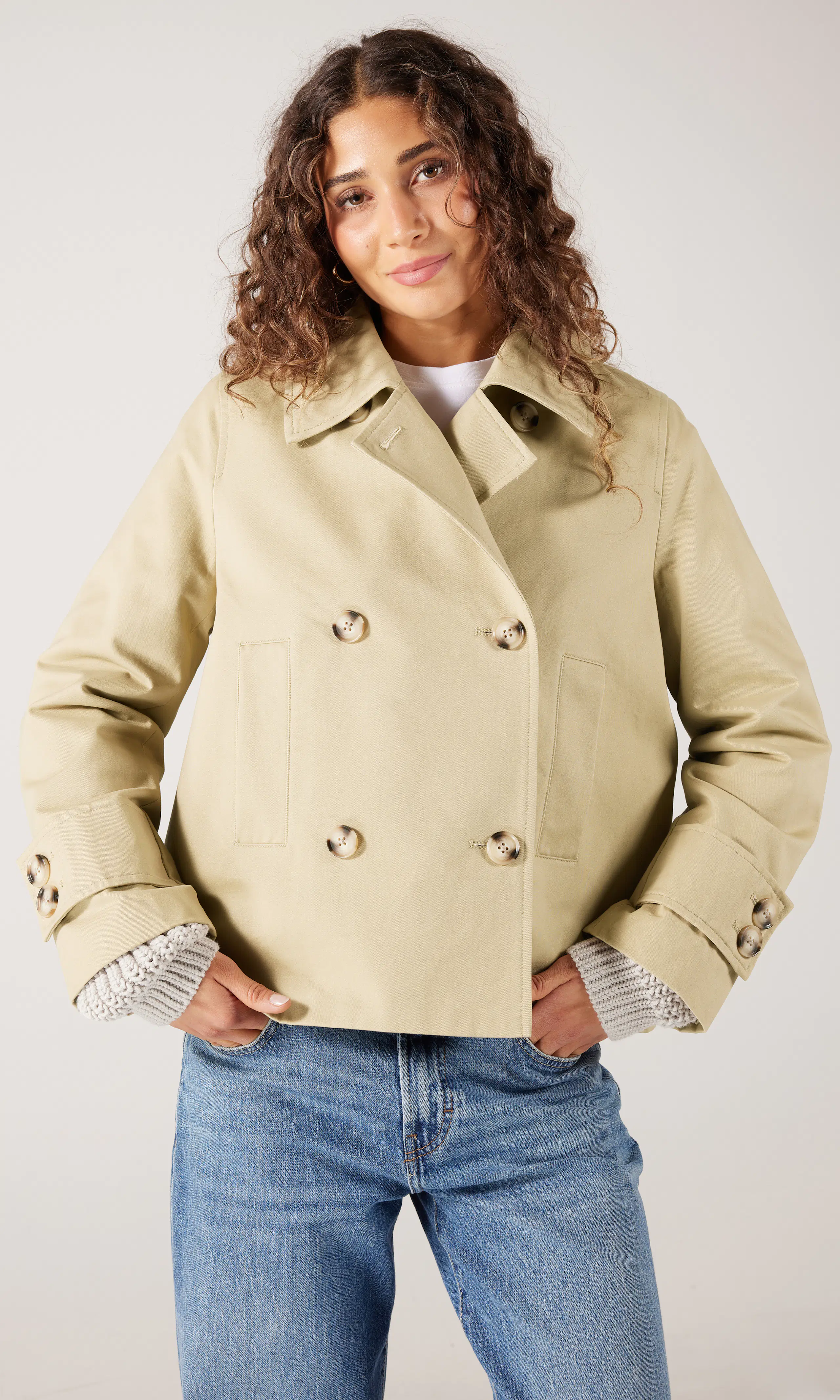Kort Trench Kappa. Front. Model.
