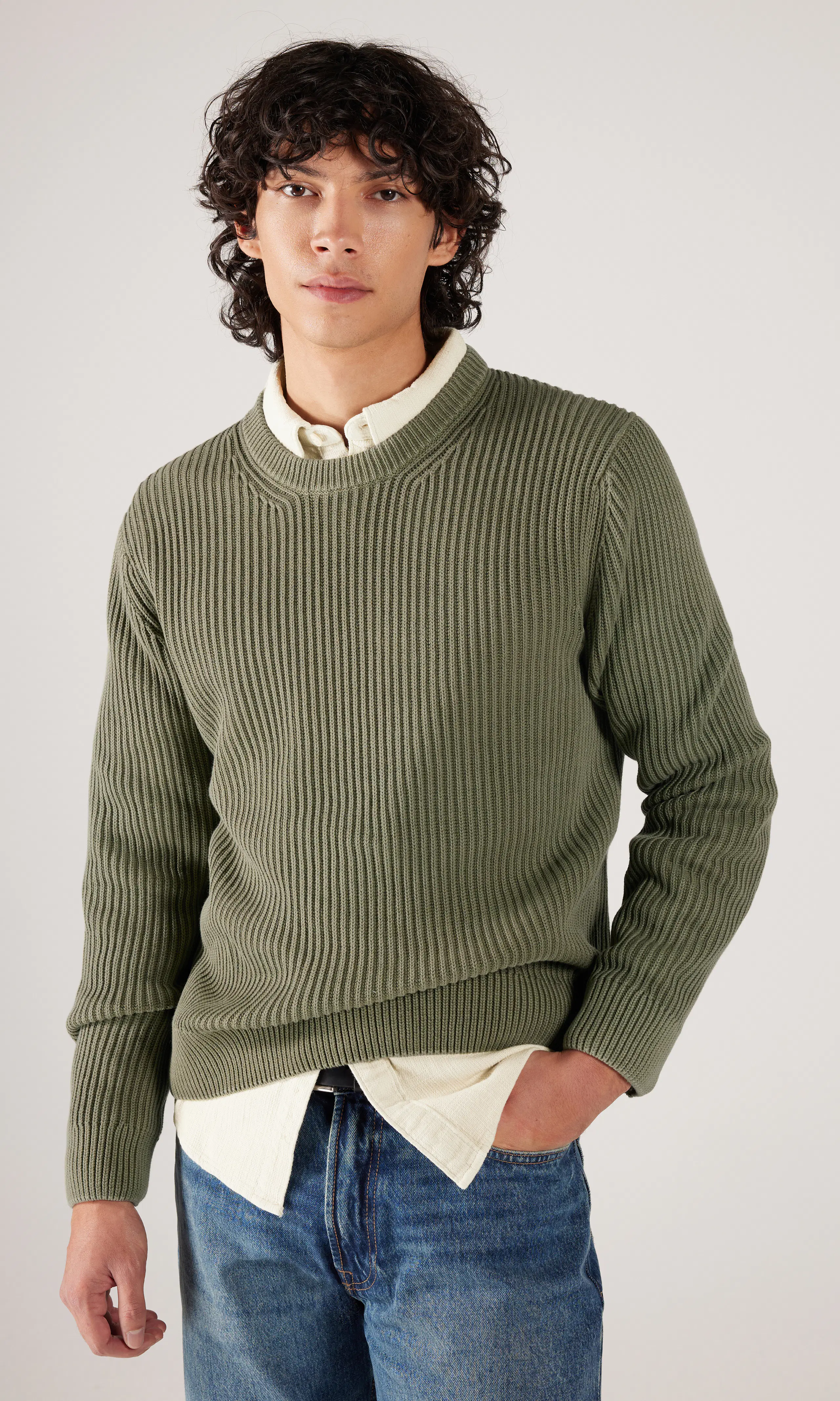 Spring Neule. Front. Model.