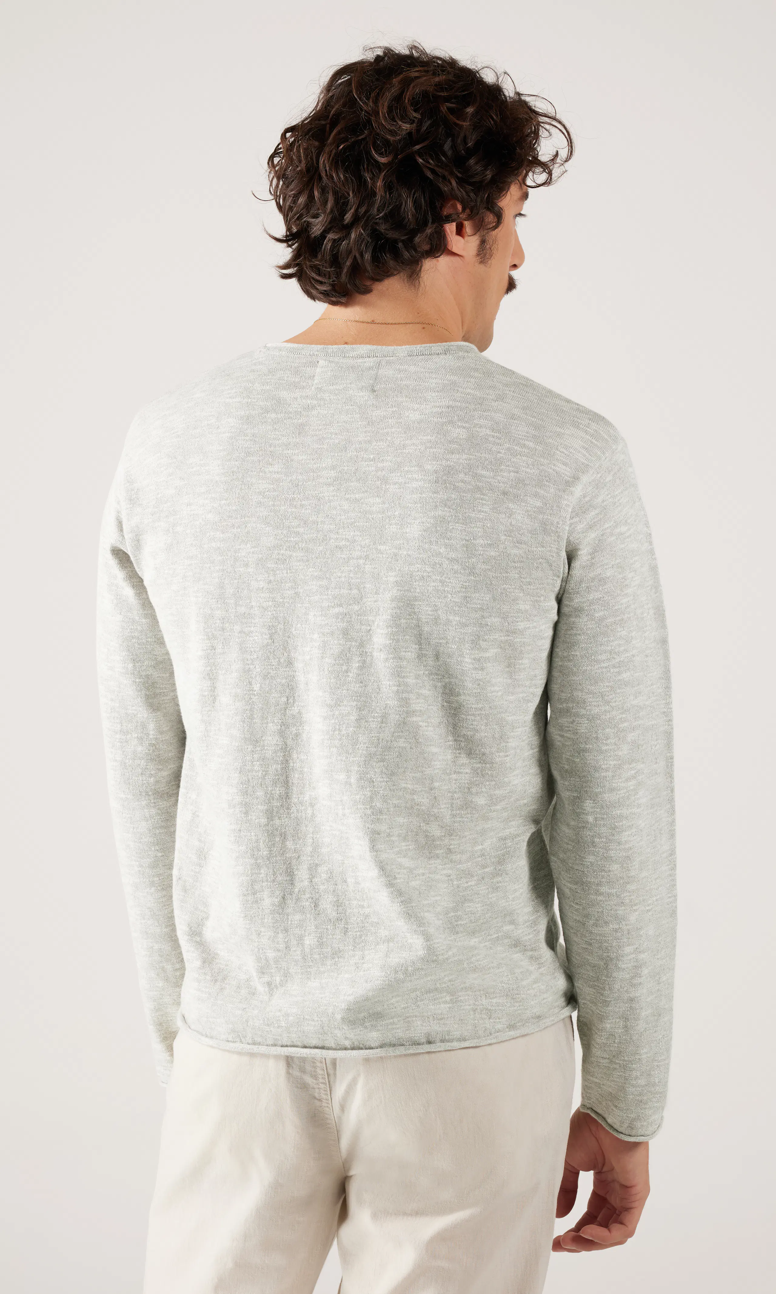 Prog Lys Grå Genser. Back. Model.