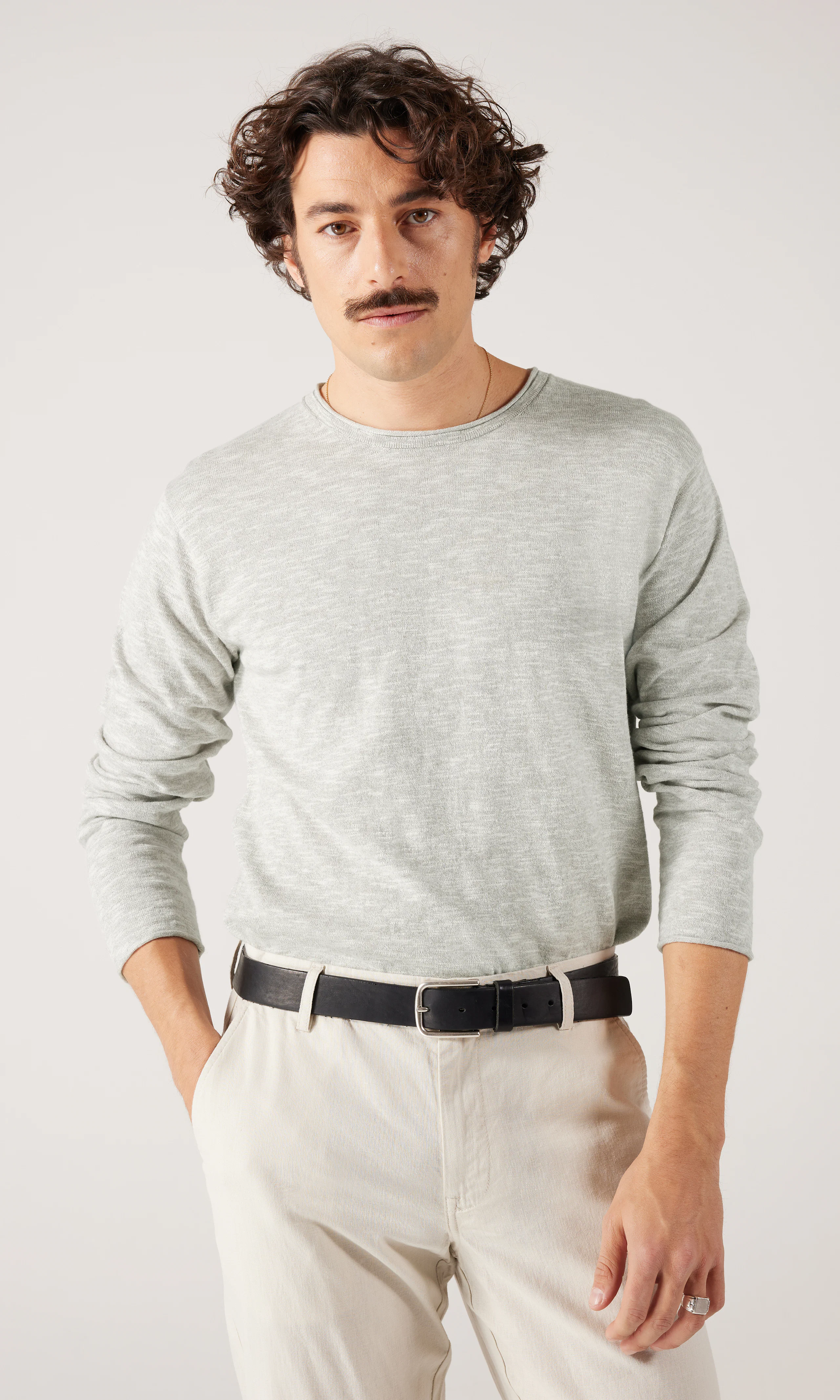 Prog Lys Grå Genser. Front. Model.