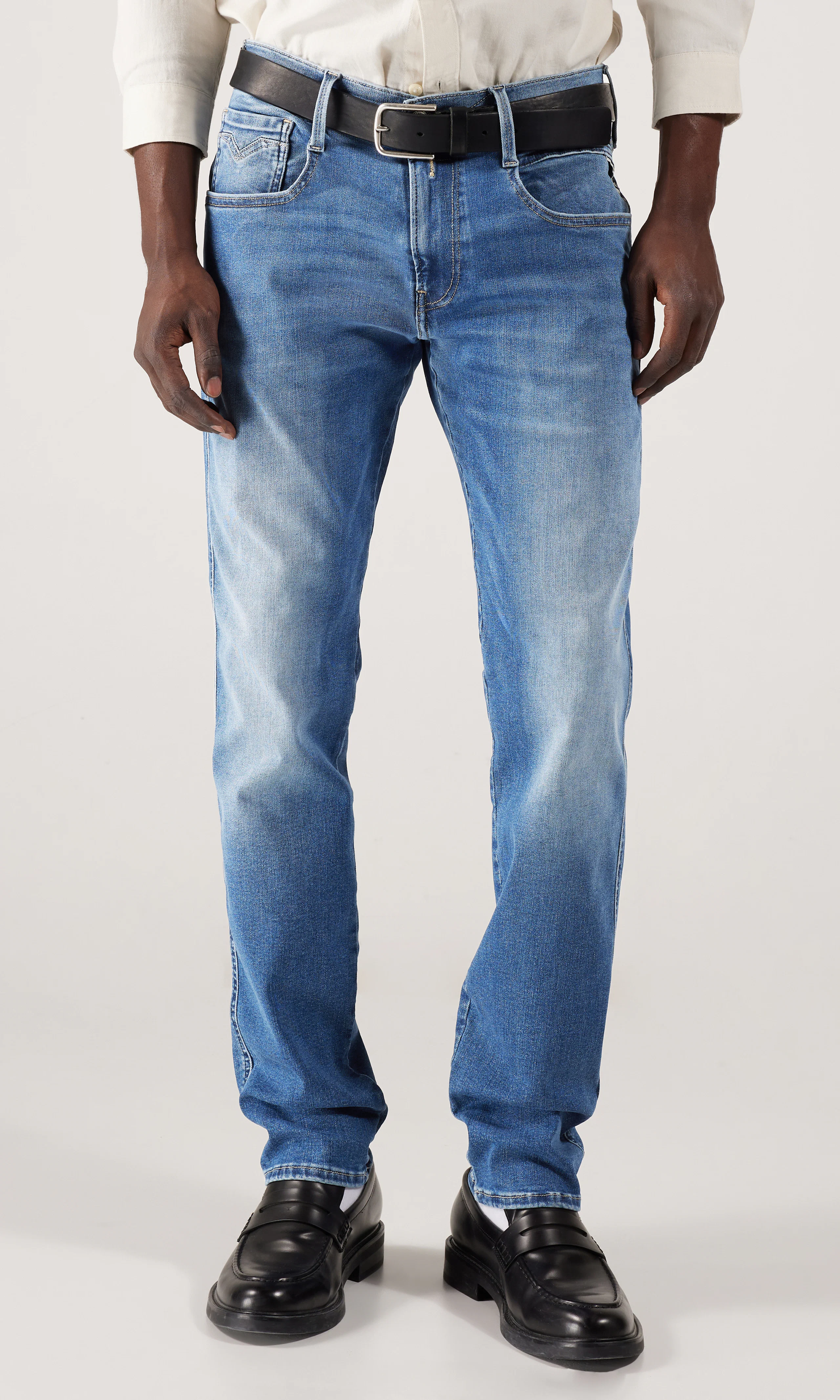 Anbass Hyperflex Medium Blå Jeans. Front. Model.