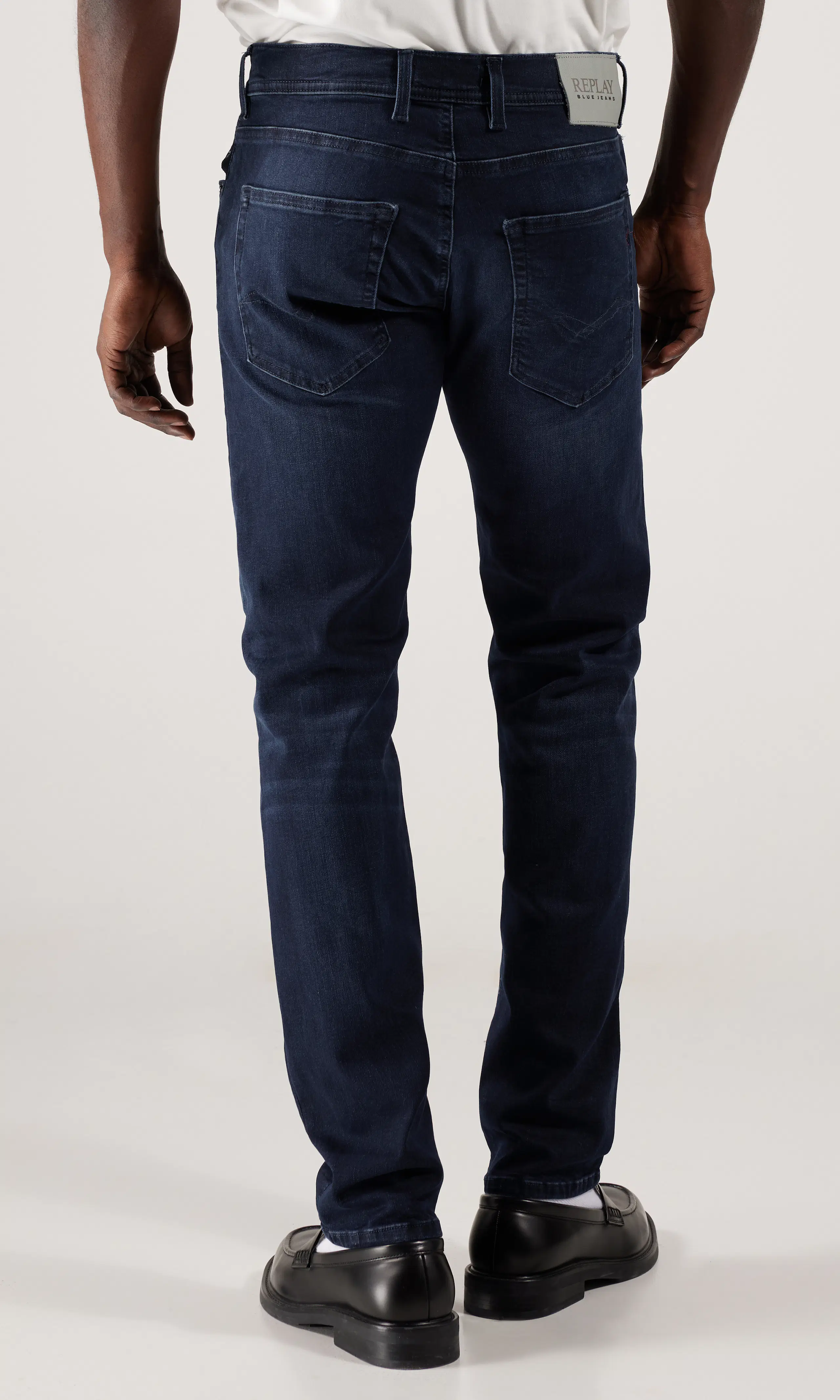 Grover Hyperflex Mörkblå Jeans. Back. Model.