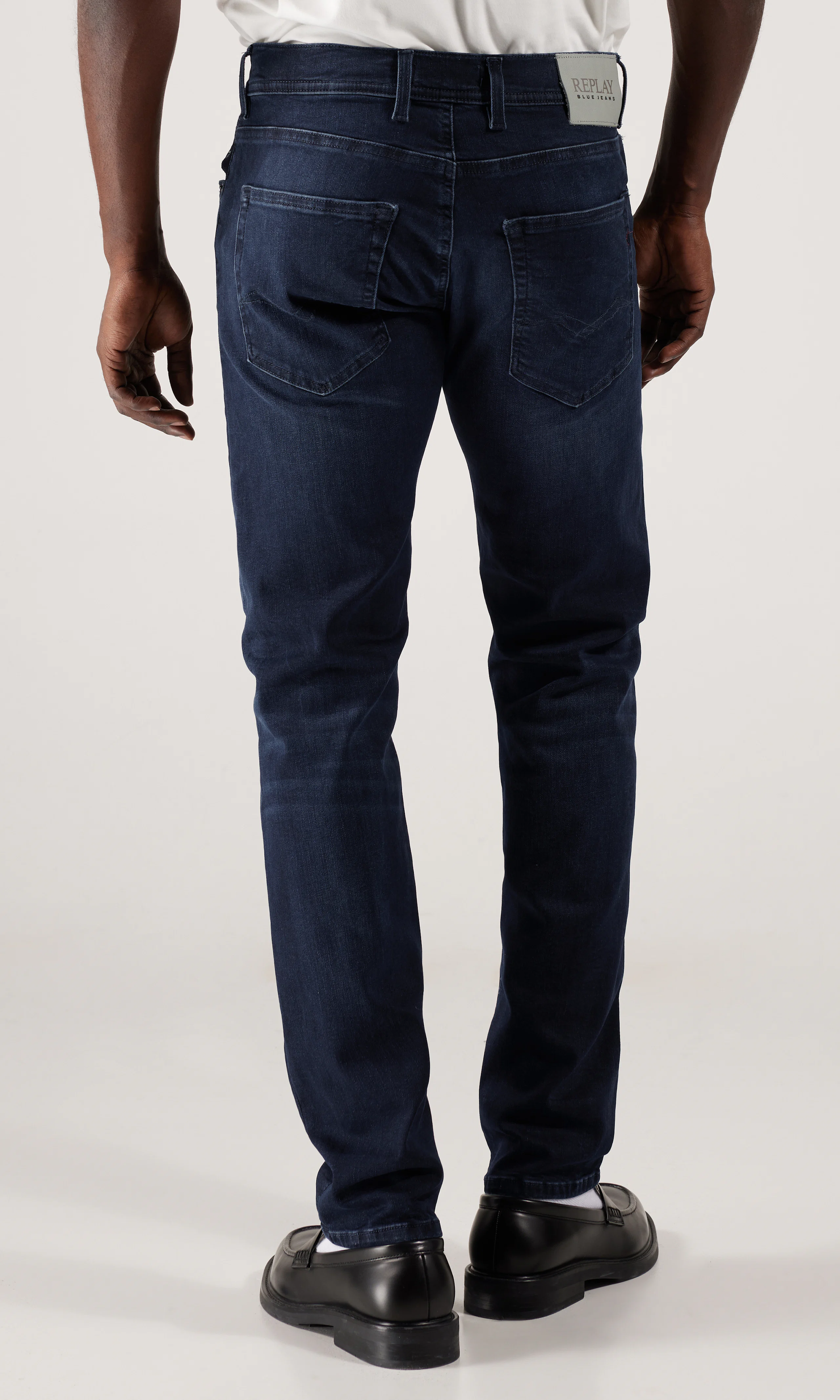 Grover Hyperflex Mörkblå Jeans. Back. Model.