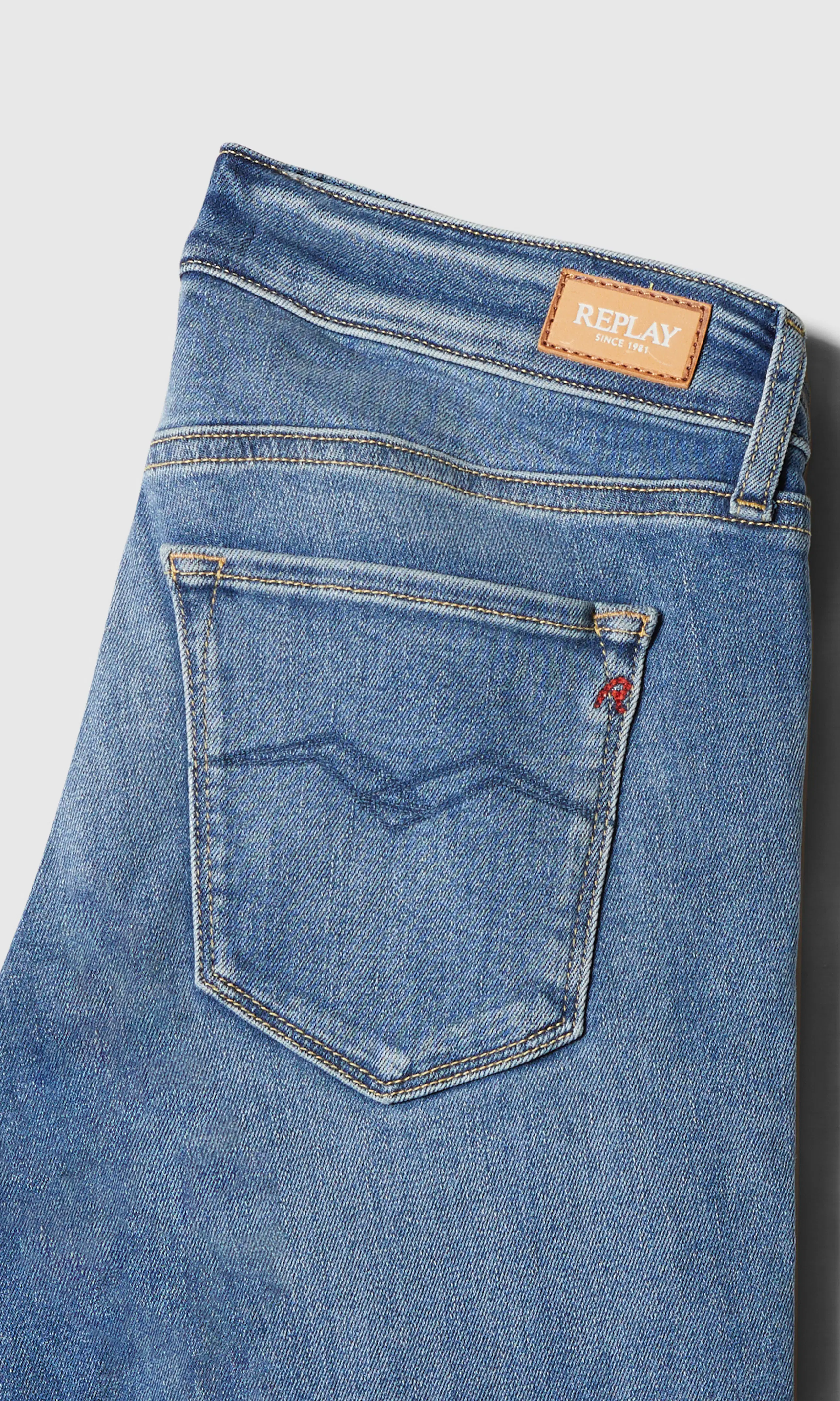 New Luz Bootcut Power Stretch Medium Blå Jeans. Detail 1. Flat.