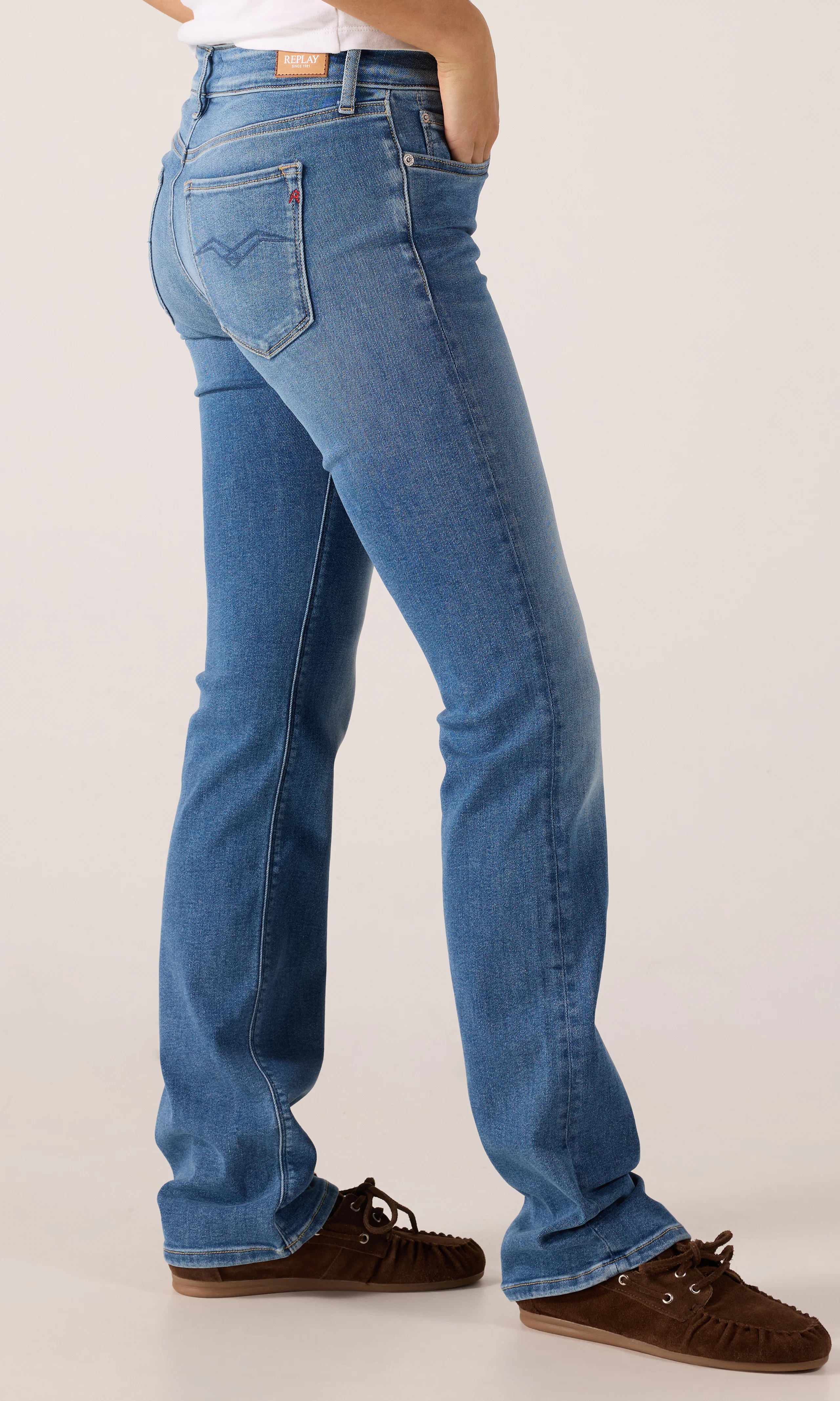 New Luz Bootcut Power Stretch Medium Blå Jeans. Front 2. Model.