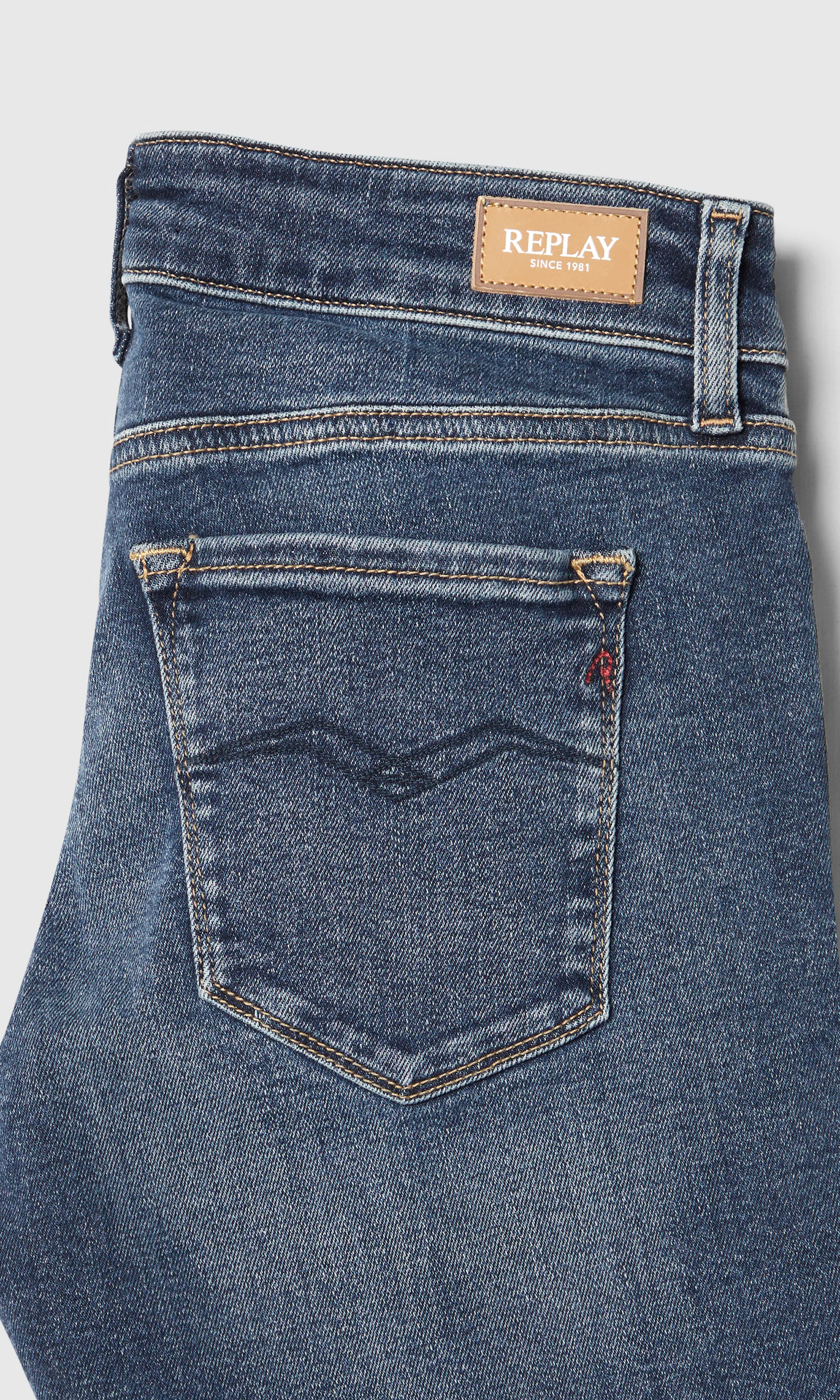 New Luz Bootcut Power Stretch Mörkblå Jeans. Detail 1. Flat.