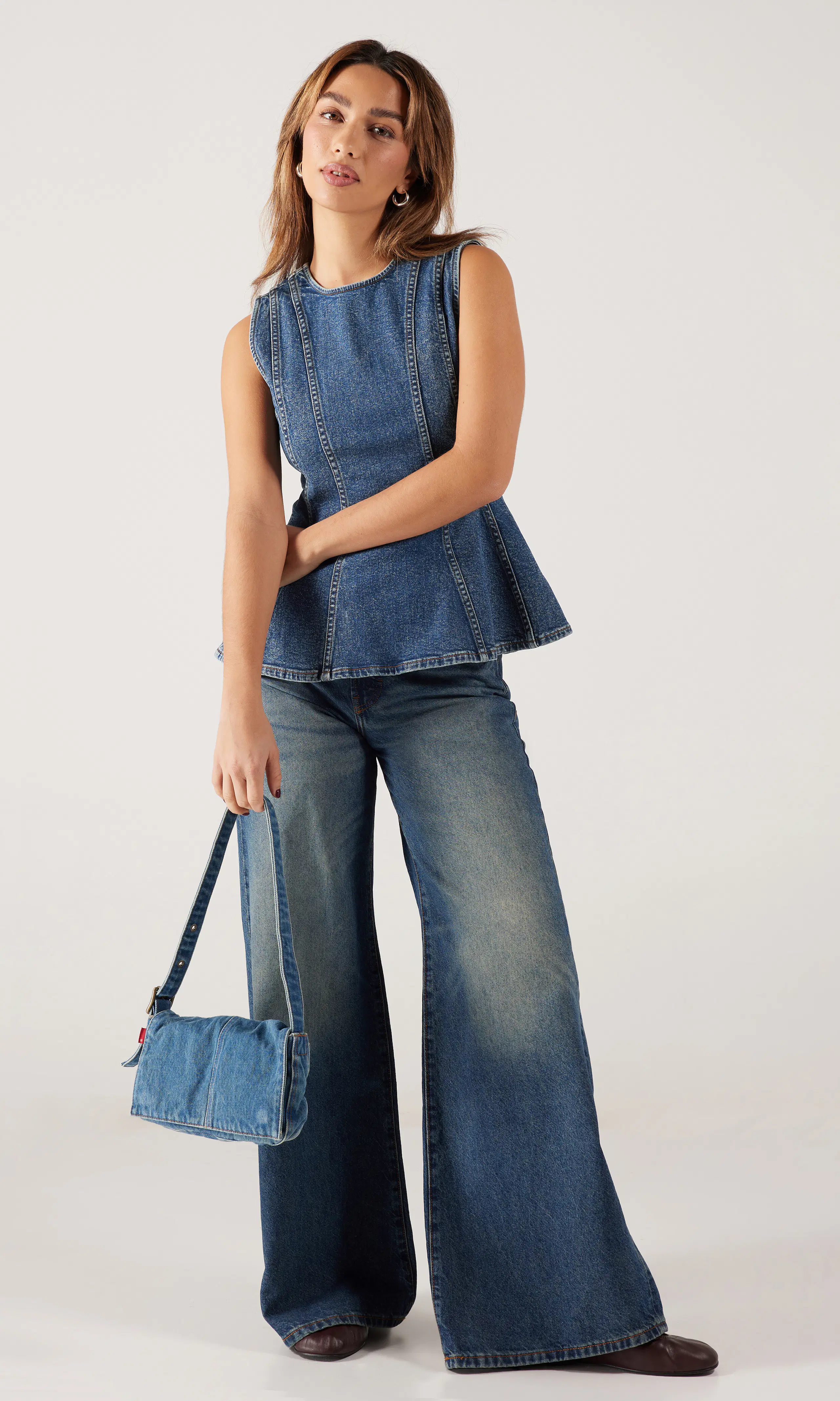 Pepp Denim Topp. Front 1. Model.
